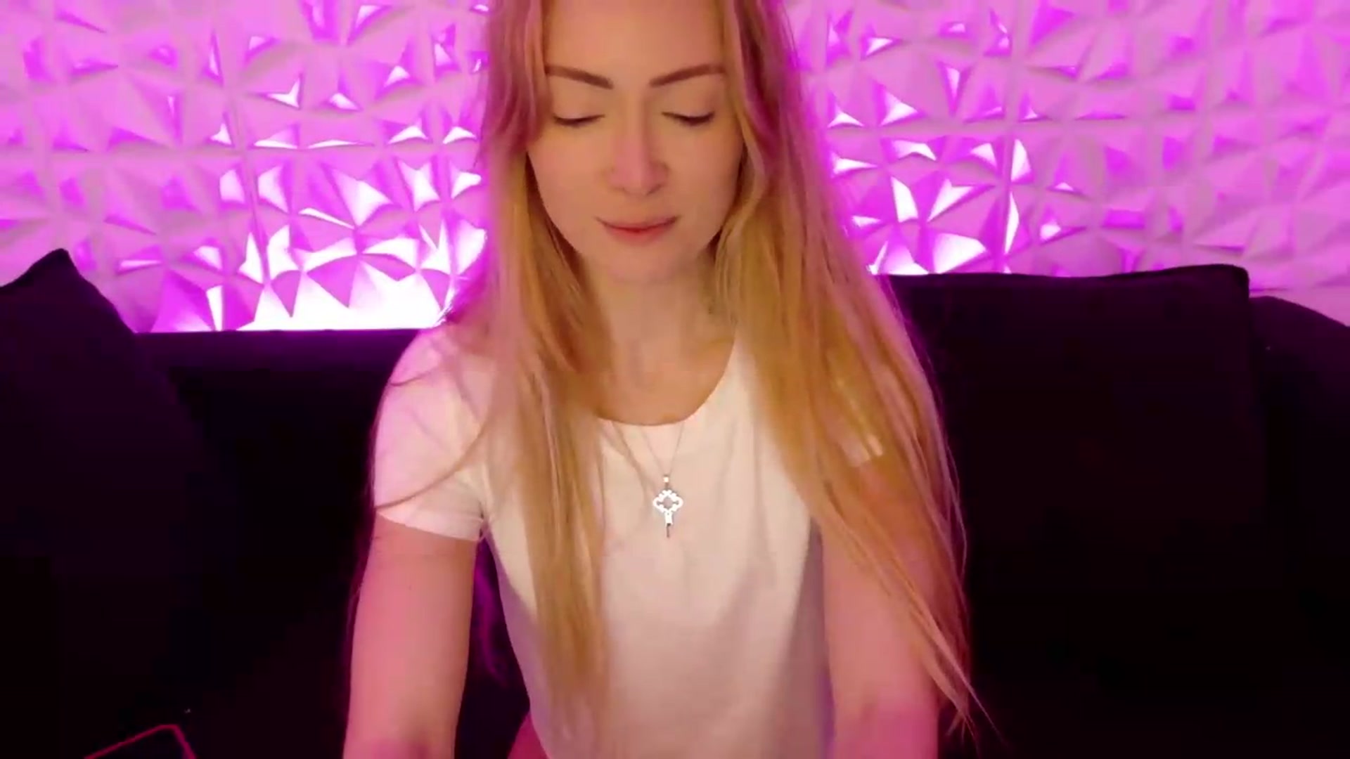 Gallery image thumbnail from xSadiexBlairx's myfreecams stream on, 06/09/2026, 19:33 image 19 of 20
