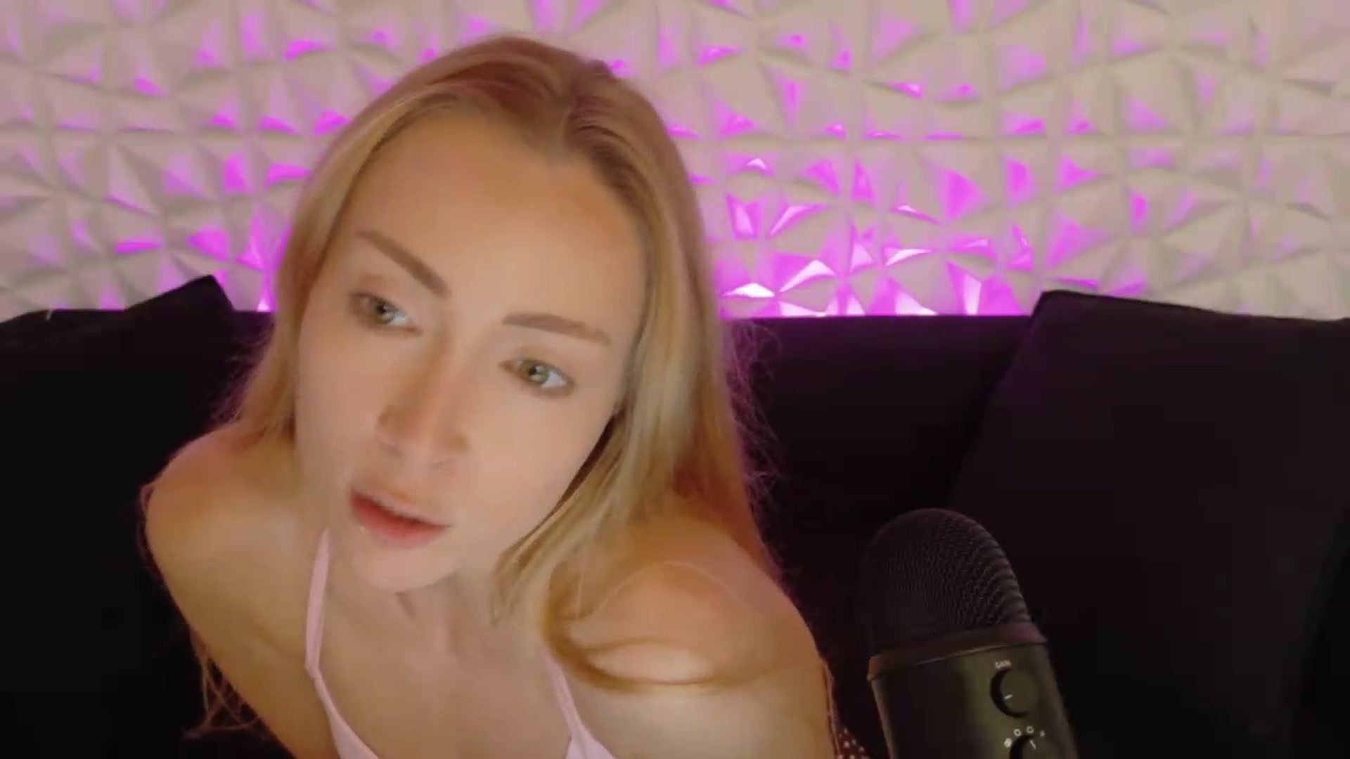 Gallery image thumbnail from xSadiexBlairx's myfreecams stream on, 07/06/2026, 19:55 image 2 of 20