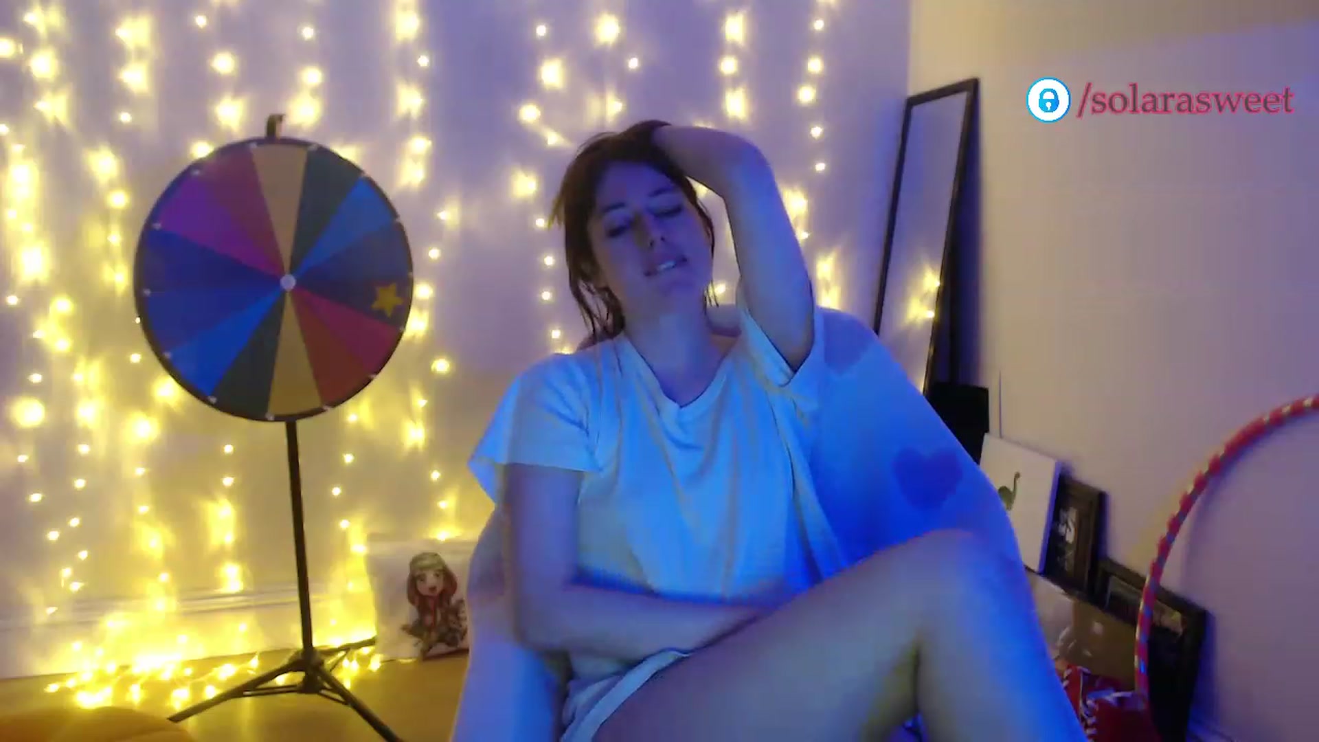 Gallery image thumbnail from xSolaraSweetx's myfreecams stream on, 12/31/2022, 20:21 image 16 of 20