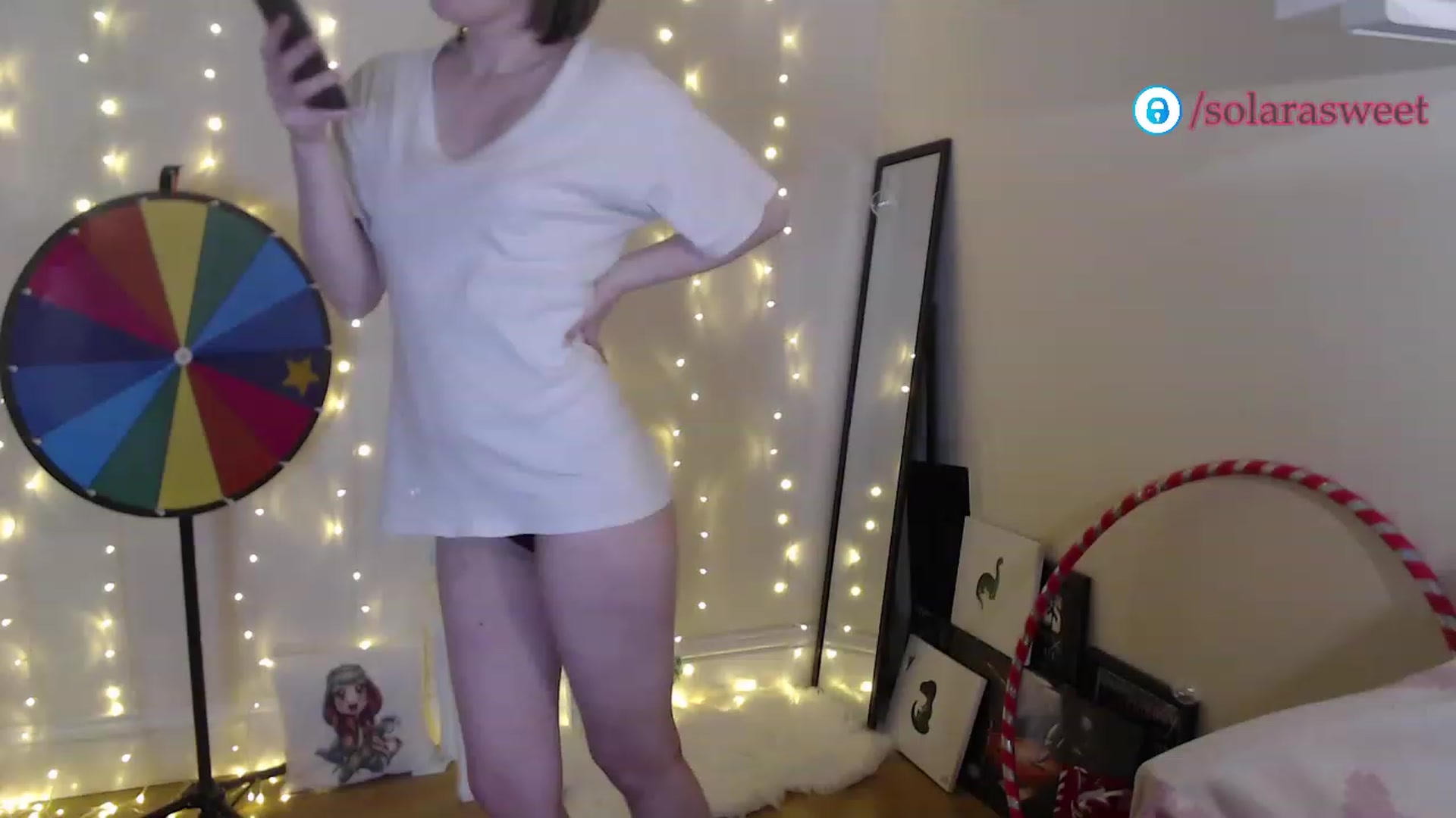 Gallery image thumbnail from xSolaraSweetx's myfreecams stream on, 12/31/2022, 20:21 image 6 of 20