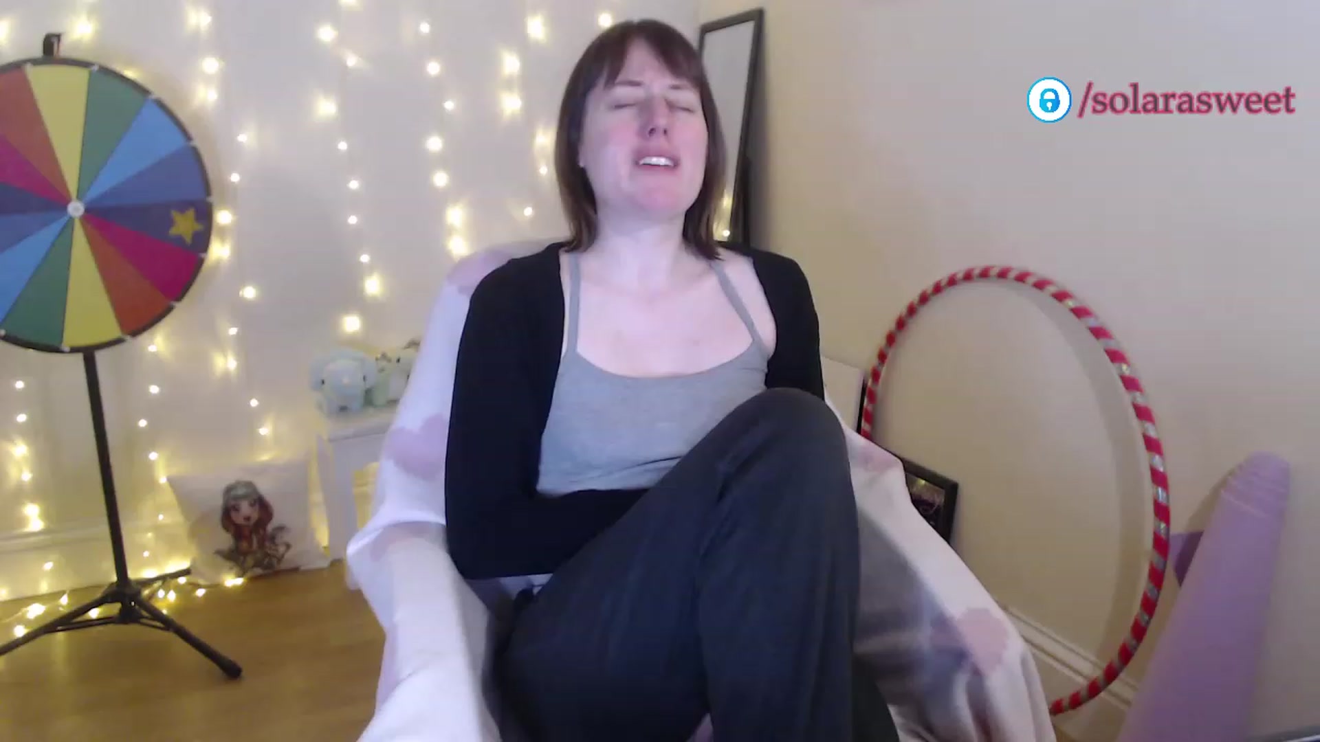 Gallery image thumbnail from xSolaraSweetx's myfreecams stream on, 01/03/2023, 20:29 image 6 of 20