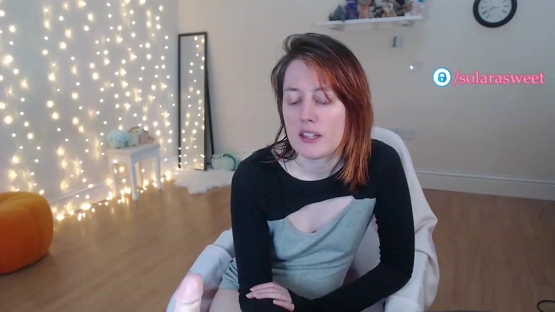 Gallery image thumbnail from xSolaraSweetx's myfreecams stream on, 05/14/2023, 20:06 image 14 of 20