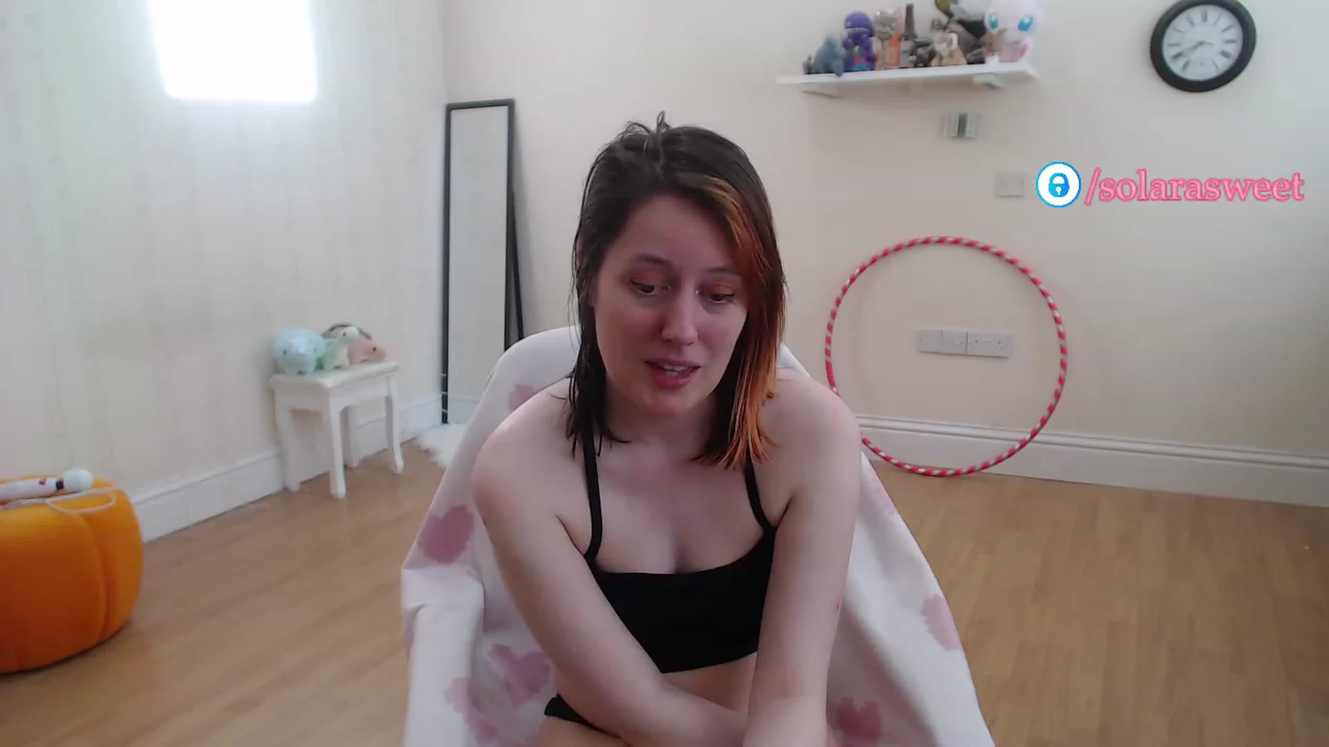Gallery image thumbnail from xSolaraSweetx's myfreecams stream on, 05/15/2023, 15:29 image 19 of 20