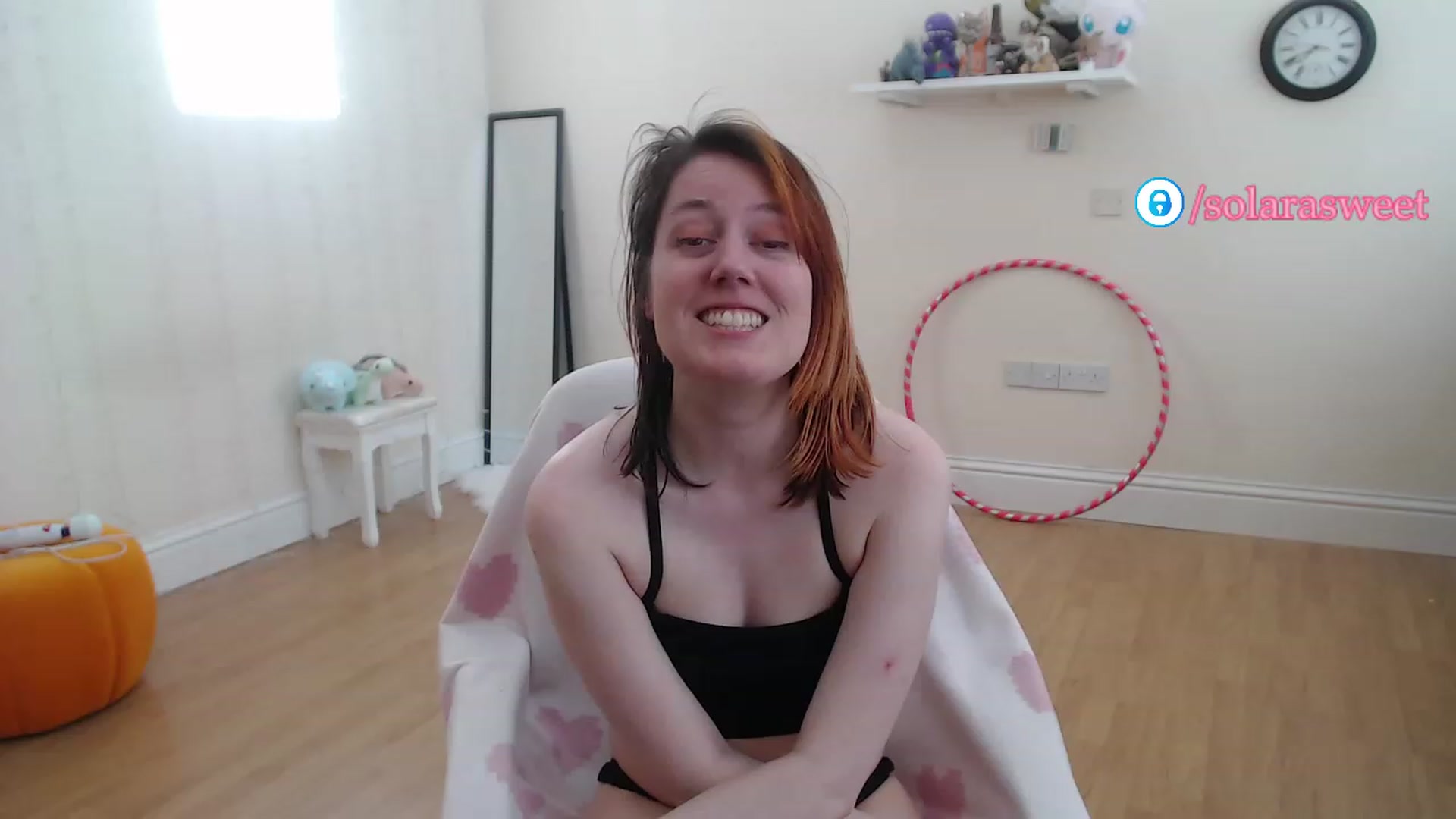 Gallery image thumbnail from xSolaraSweetx's myfreecams stream on, 05/15/2023, 15:29 image 16 of 20