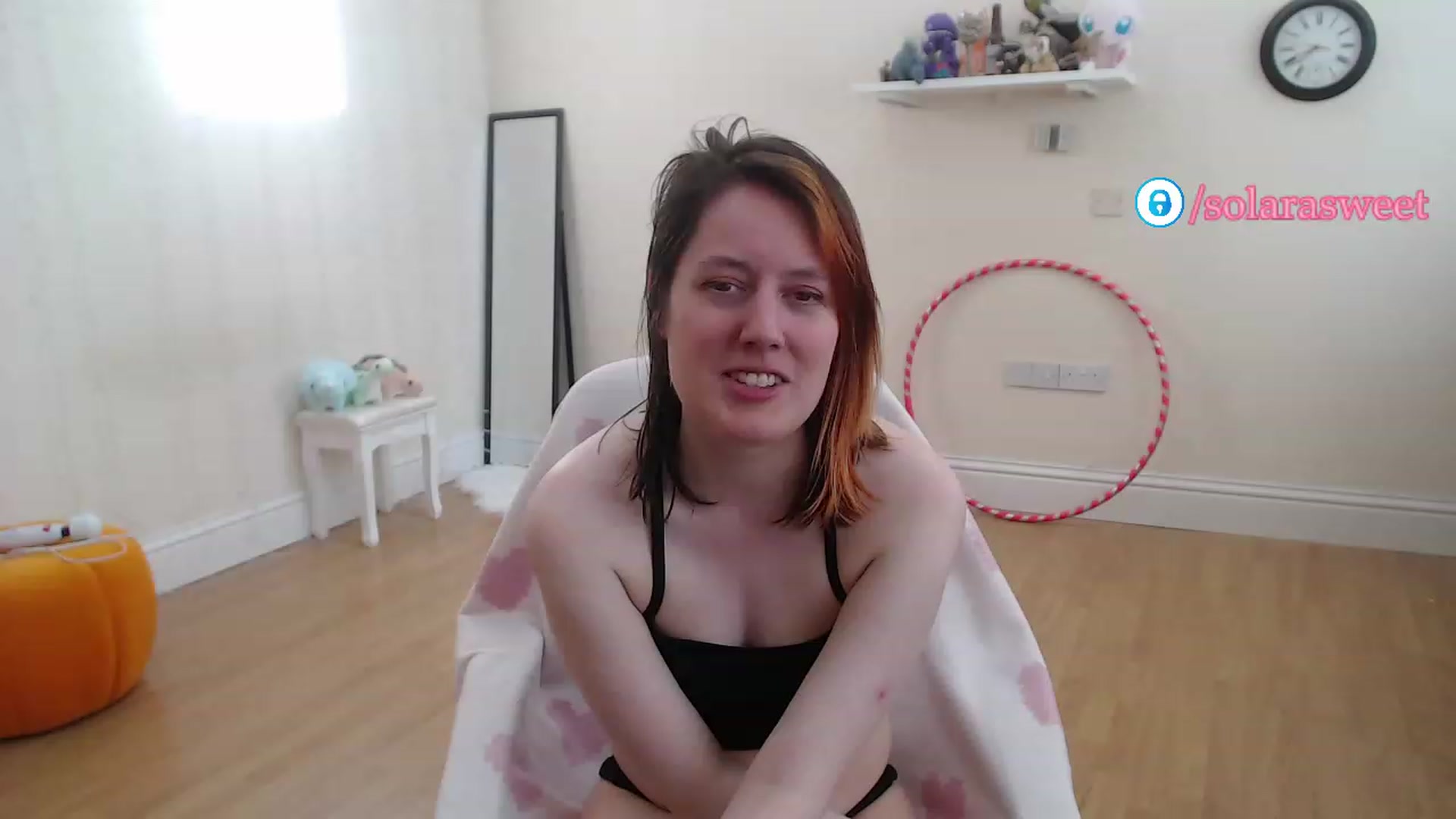 Gallery image thumbnail from xSolaraSweetx's myfreecams stream on, 05/15/2023, 15:29 image 18 of 20
