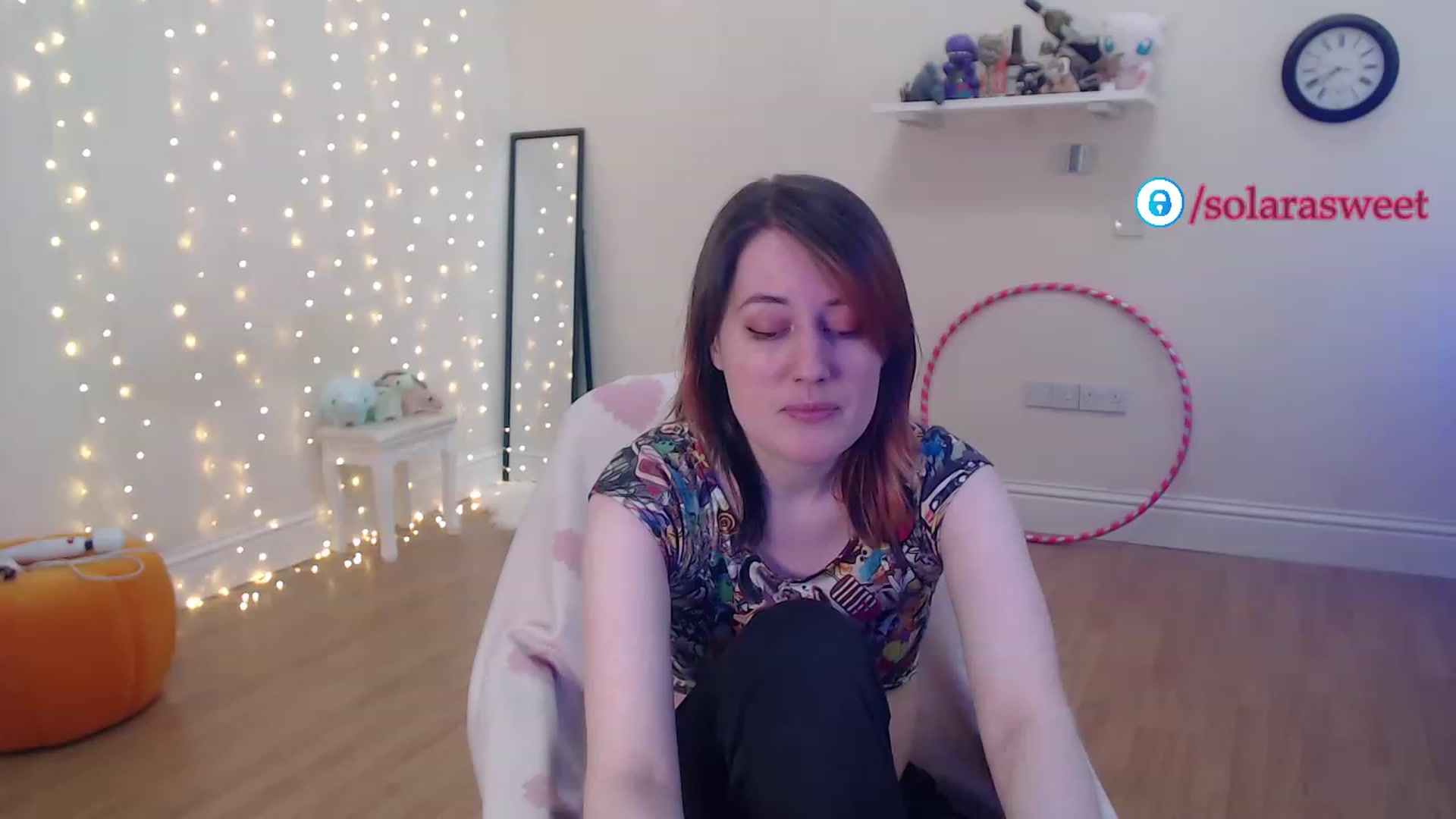 Gallery image thumbnail from xSolaraSweetx's myfreecams stream on, 06/19/2023, 20:11 image 6 of 20
