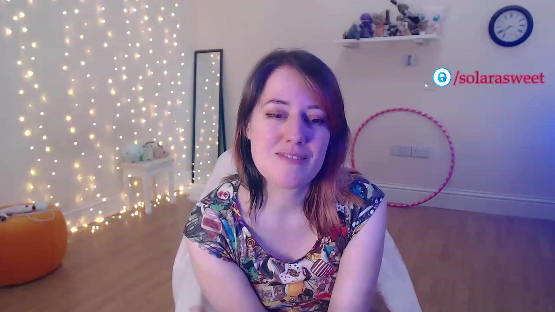Gallery image thumbnail from xSolaraSweetx's myfreecams stream on, 06/19/2023, 20:11 image 16 of 20