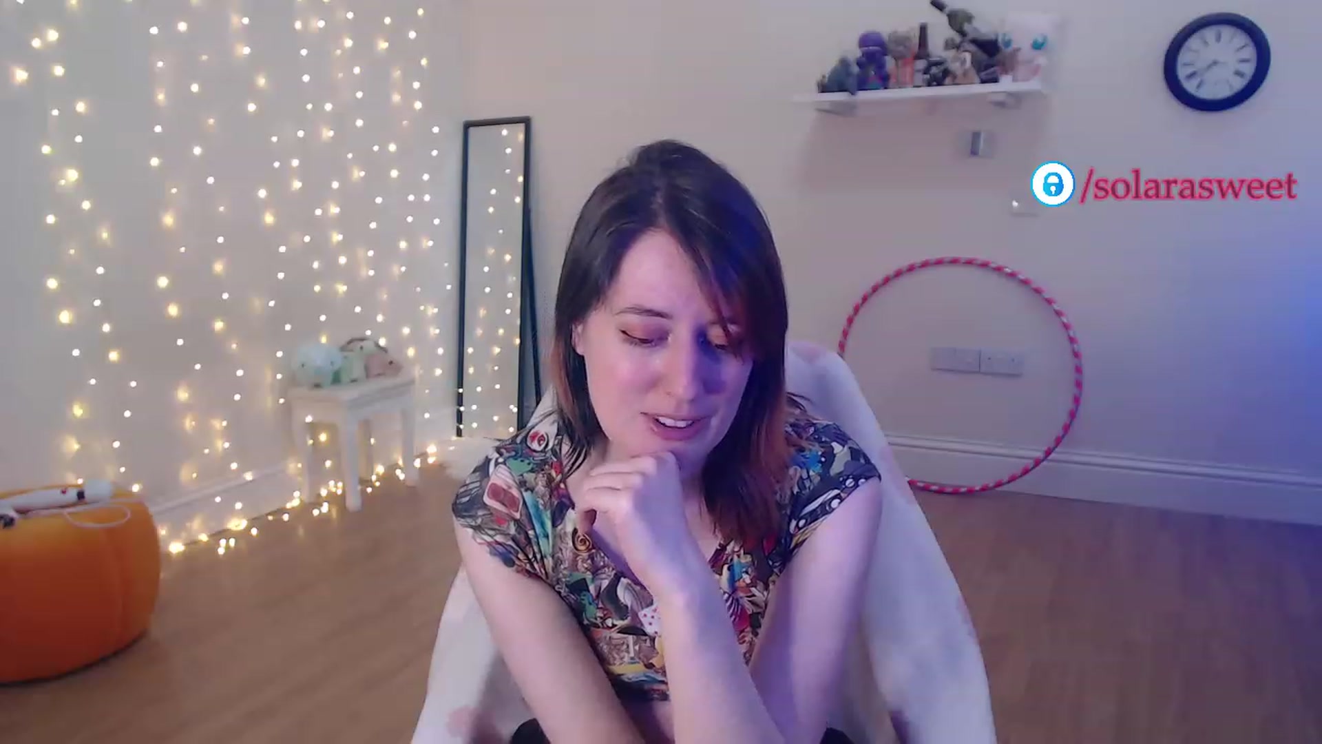 Gallery image thumbnail from xSolaraSweetx's myfreecams stream on, 06/19/2023, 20:11 image 14 of 20