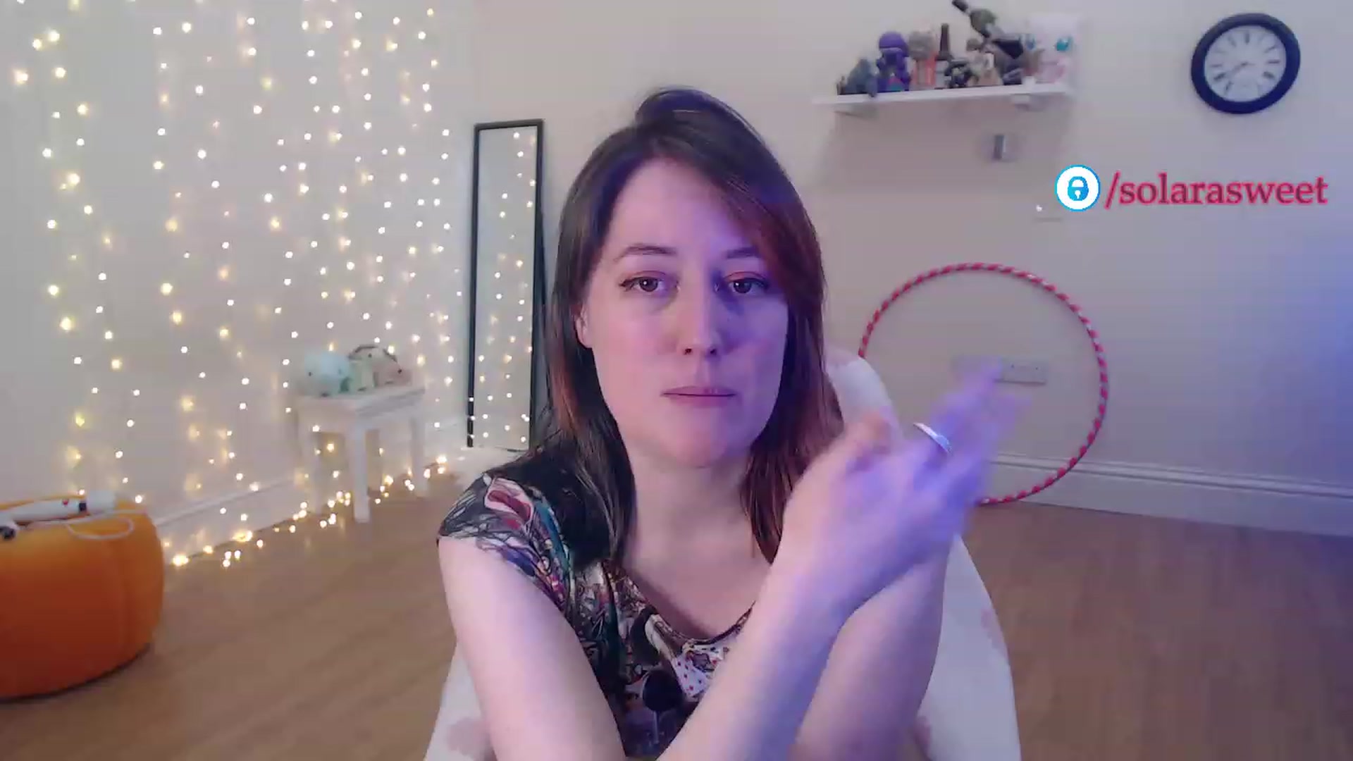 Gallery image thumbnail from xSolaraSweetx's myfreecams stream on, 06/19/2023, 20:11 image 8 of 20