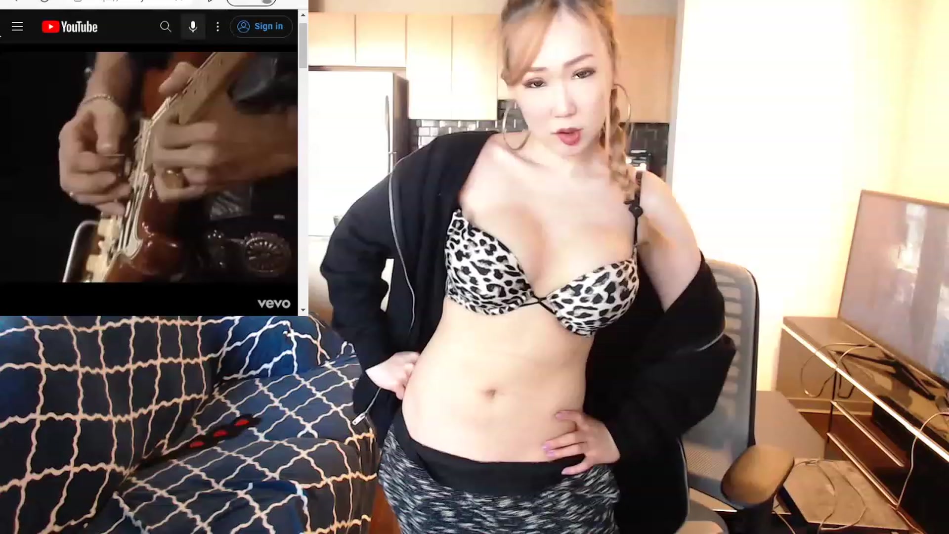 Gallery image thumbnail from xWildThingx's myfreecams stream on, 12/18/2022, 21:34 image 9 of 20