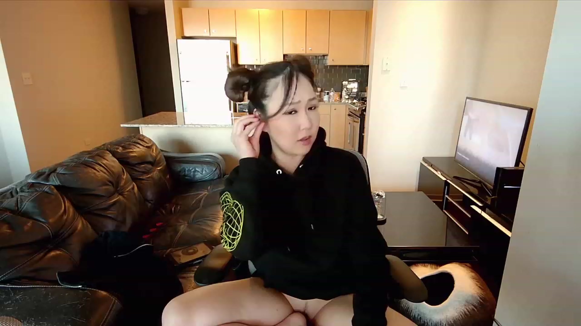 Gallery image thumbnail from xWildThingx's myfreecams stream on, 11/19/2023, 21:27 image 14 of 20