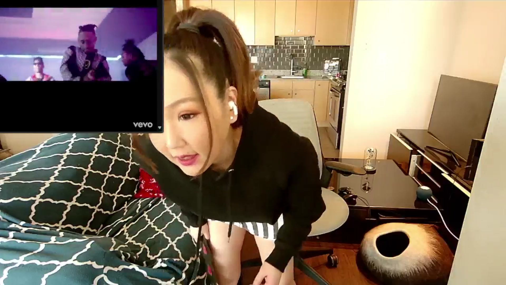 Gallery image thumbnail from xWildThingx's myfreecams stream on, 08/11/2024, 21:23 image 5 of 20