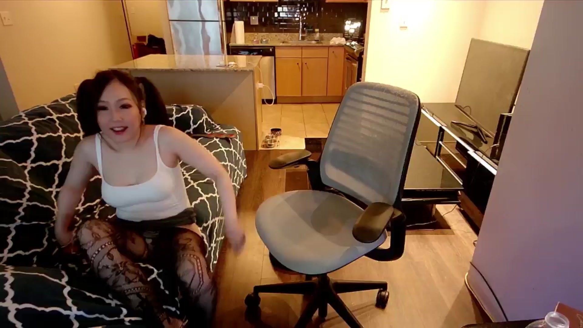 Gallery image thumbnail from xWildThingx's myfreecams stream on, 11/17/2024, 23:23 image 14 of 20