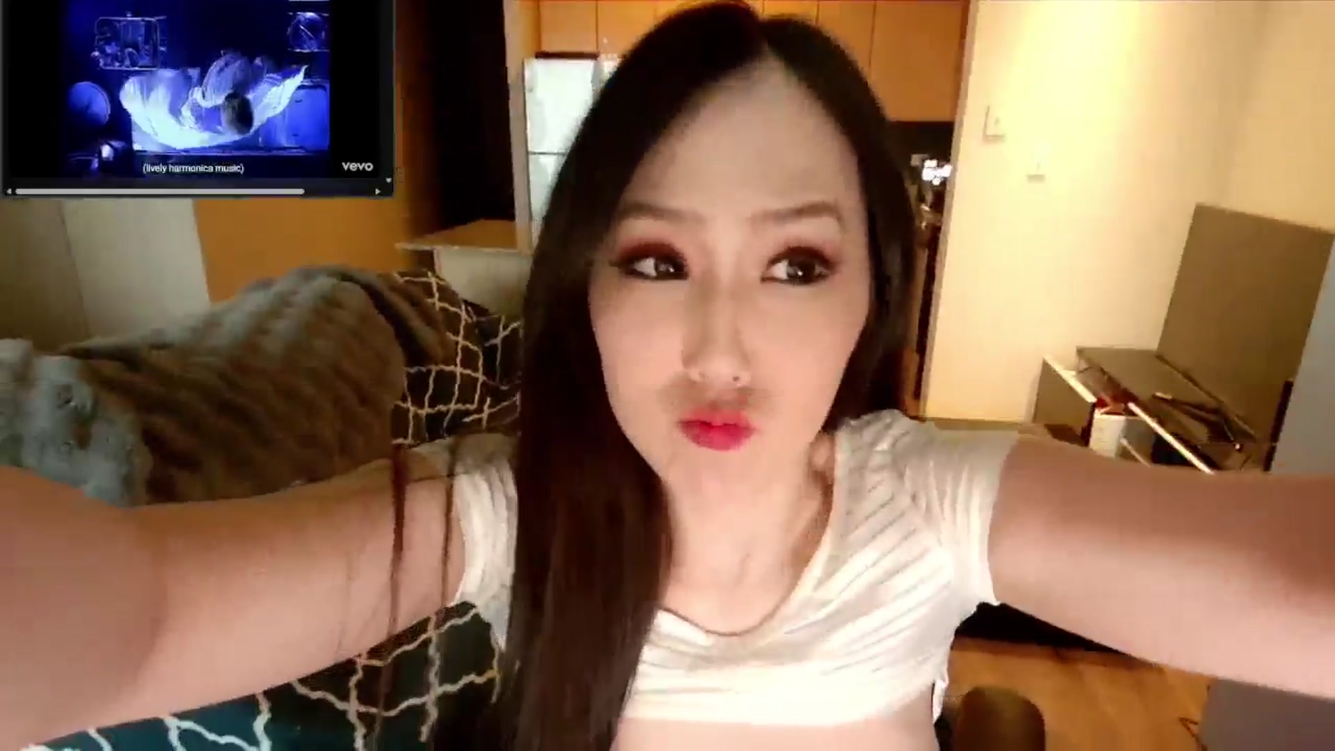Gallery image thumbnail from xWildThingx's myfreecams stream on, 07/06/2025, 22:44 image 15 of 20