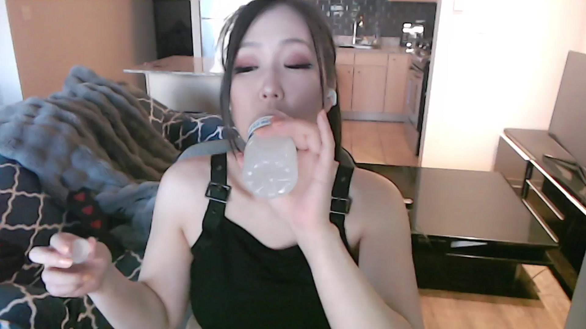 Gallery image thumbnail from xWildThingx's myfreecams stream on, 11/03/2025, 24:23 image 8 of 20