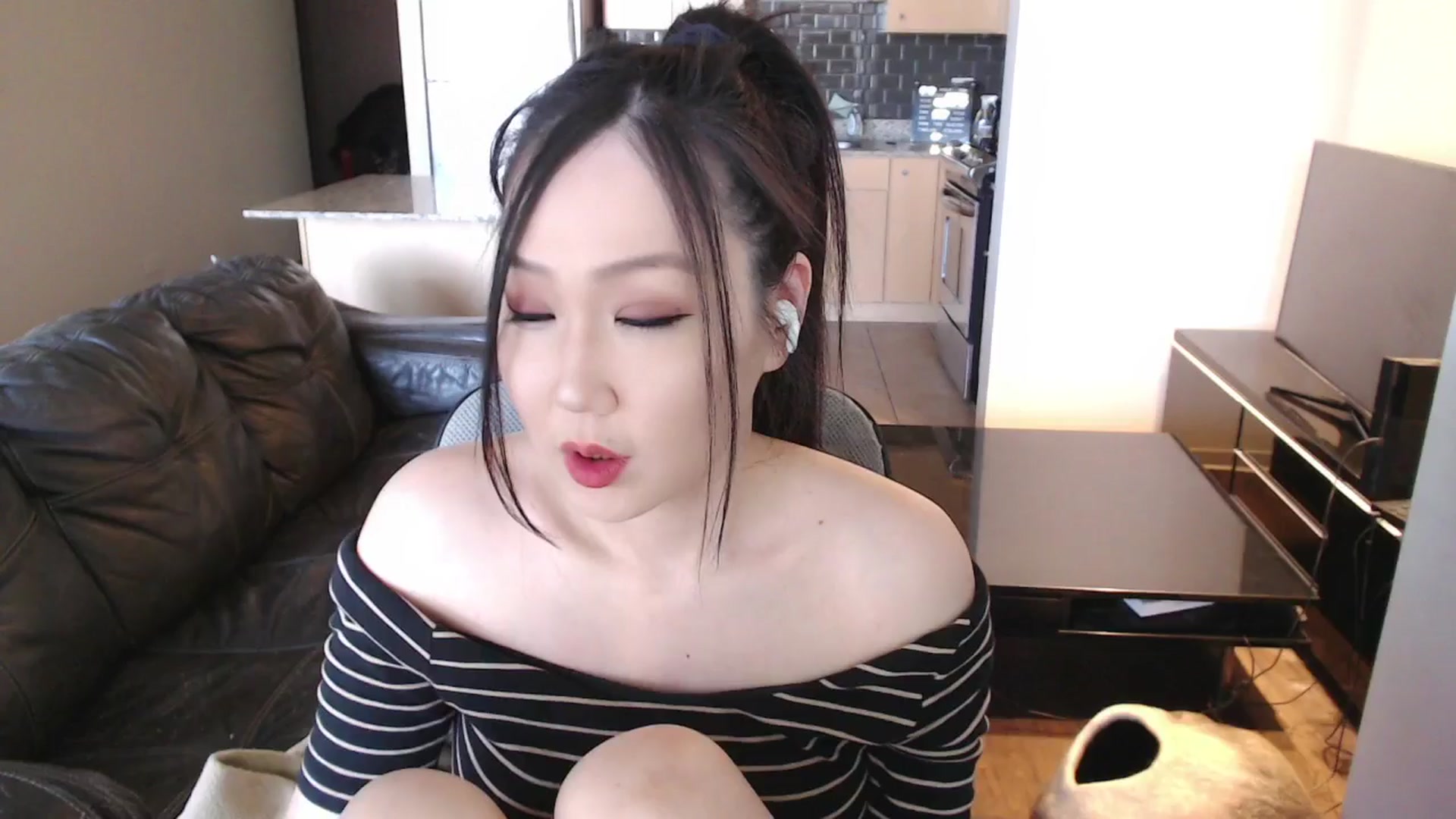 Gallery image thumbnail from xWildThingx's myfreecams stream on, 03/01/2026, 22:56 image 4 of 20
