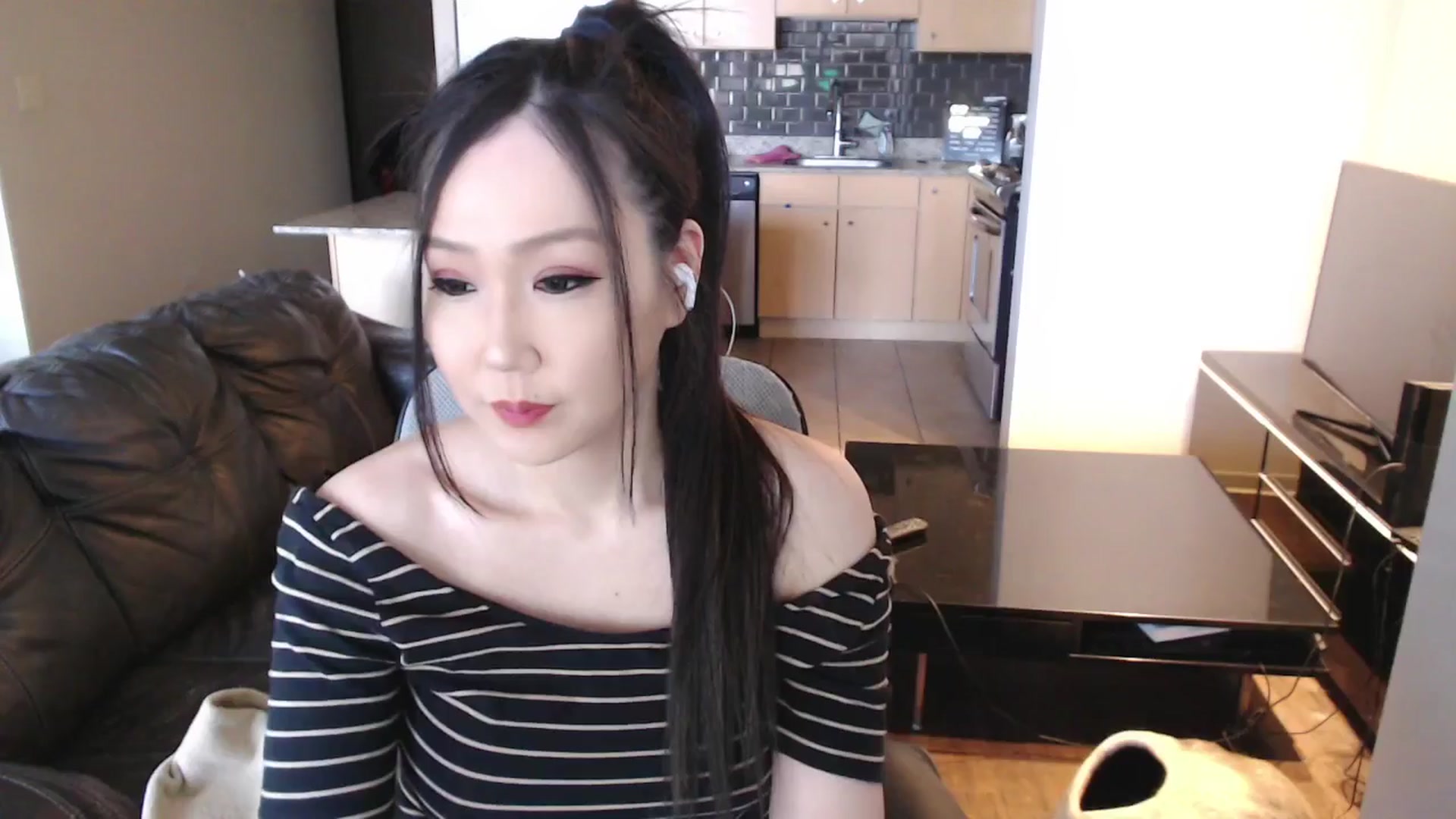 Gallery image thumbnail from xWildThingx's myfreecams stream on, 03/01/2026, 22:56 image 8 of 20