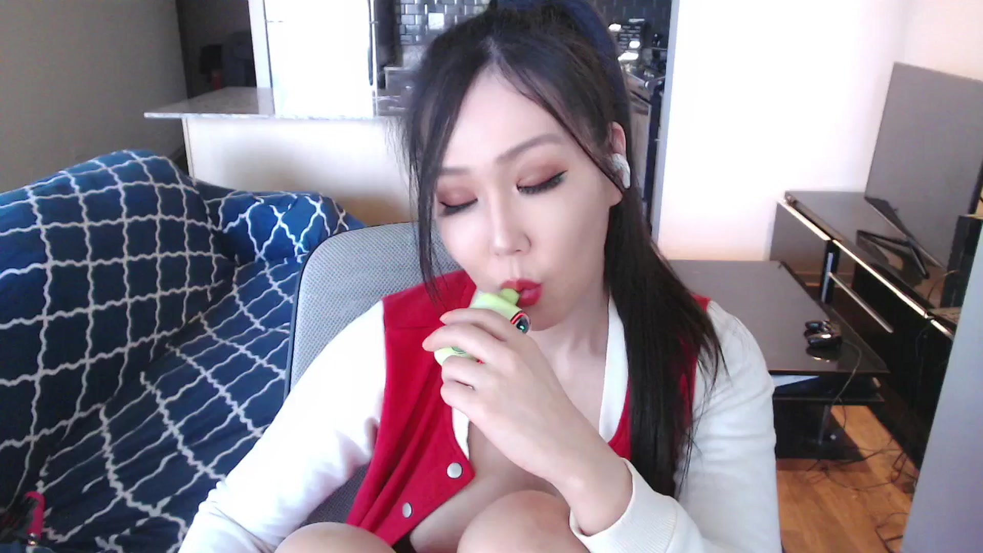Gallery image thumbnail from xWildThingx's myfreecams stream on, 04/26/2026, 22:22 image 7 of 20