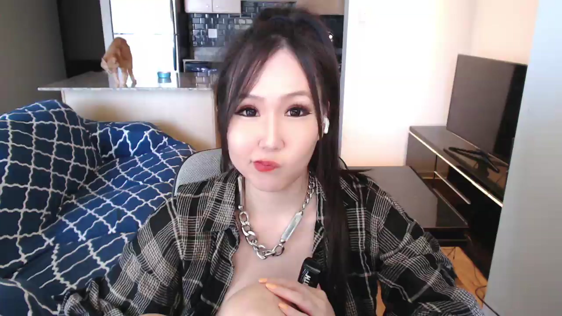 Gallery image thumbnail from xWildThingx's myfreecams stream on, 07/12/2026, 23:52 image 15 of 20
