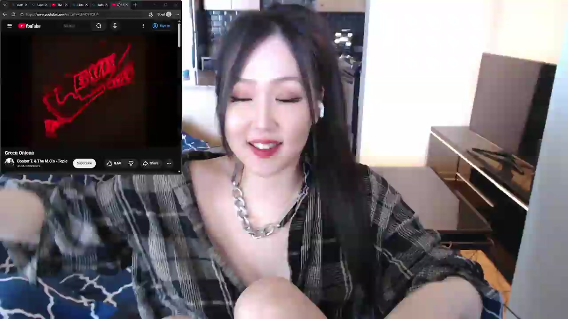 Gallery image thumbnail from xWildThingx's myfreecams stream on, 07/12/2026, 23:52 image 10 of 20