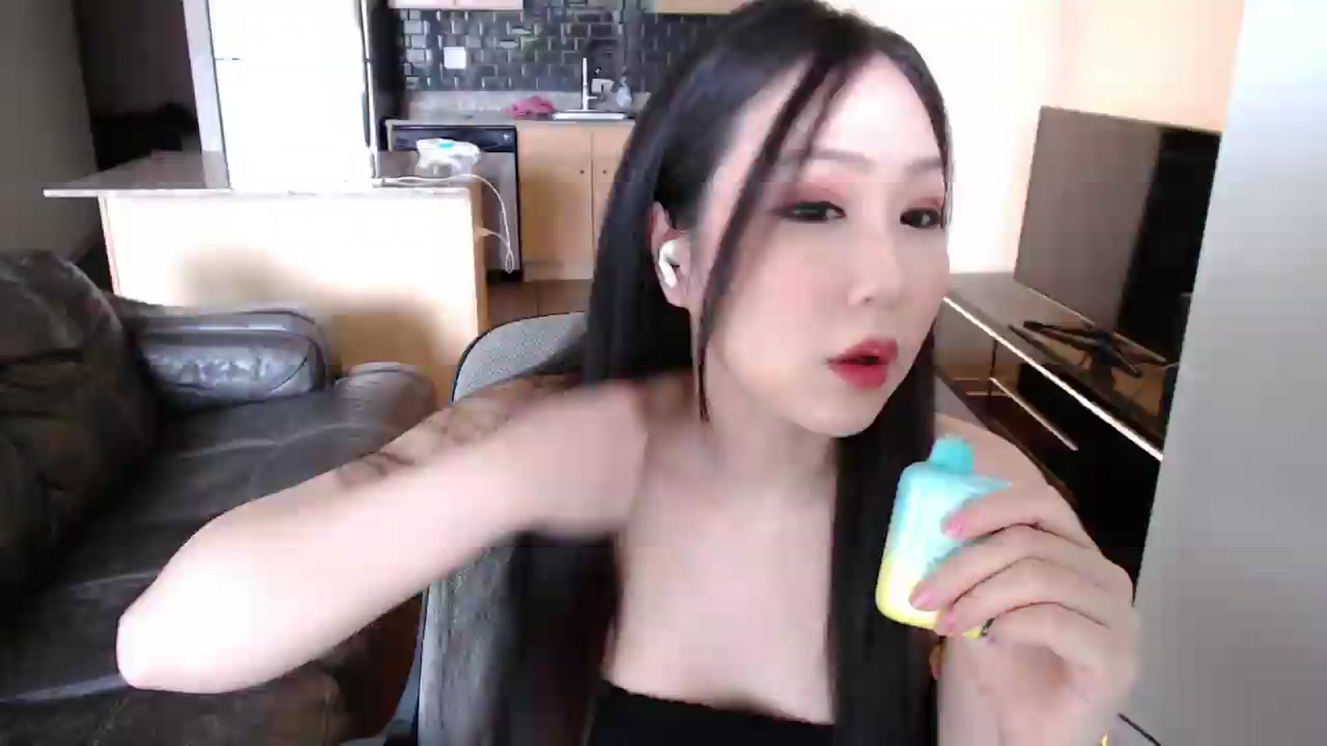 Gallery image thumbnail from xWildThingx's myfreecams stream on, 08/16/2026, 19:58 image 4 of 20