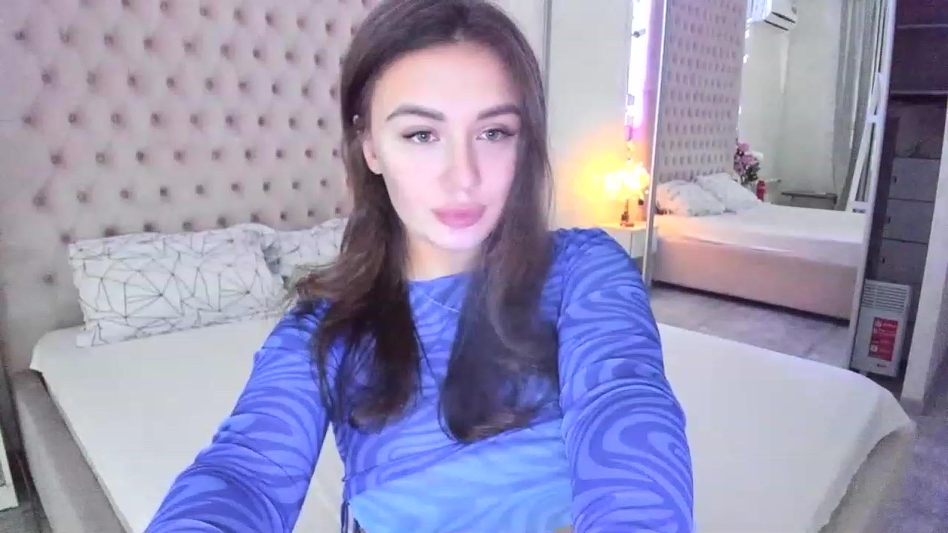 Gallery image thumbnail from xXKristy_'s myfreecams stream on, 11/21/2022, 18:34 image 1 of 20