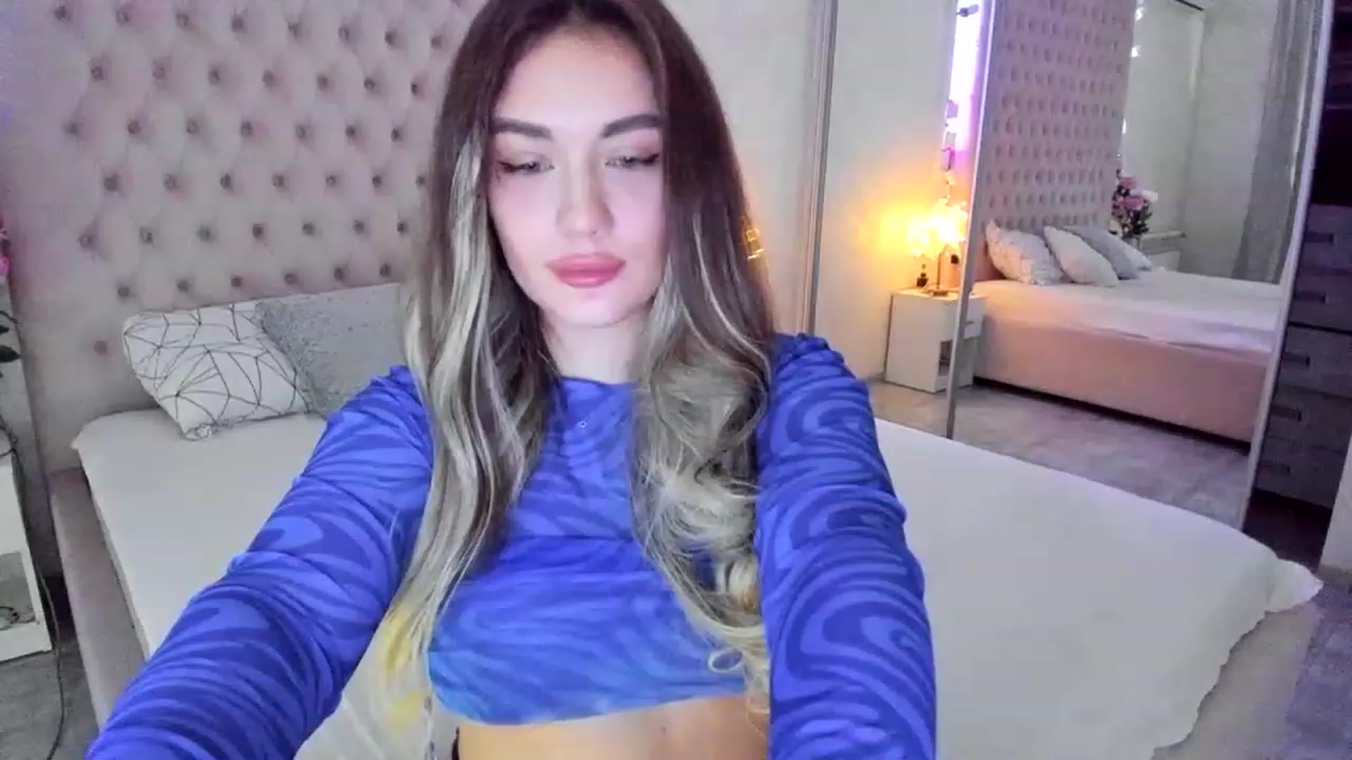 Gallery image thumbnail from xXKristy_'s myfreecams stream on, 12/02/2022, 21:44 image 17 of 20