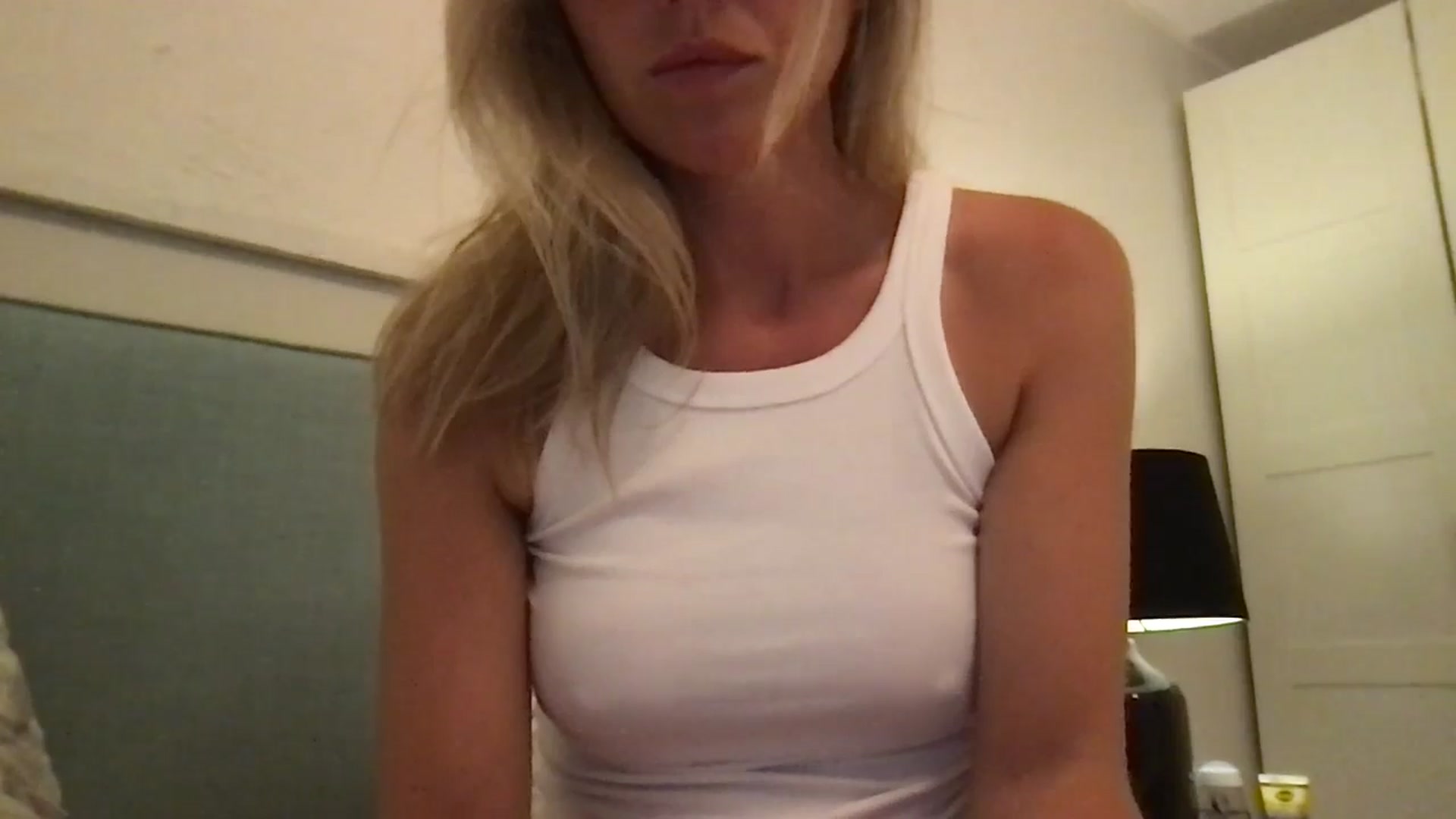Gallery image thumbnail from xcutemicex's myfreecams stream on, 06/19/2024, 18:28 image 20 of 20