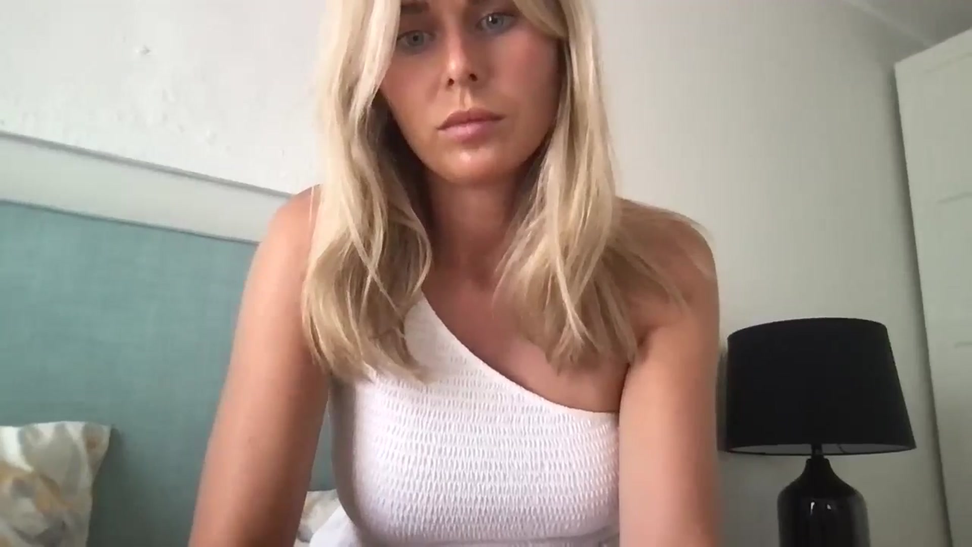 Gallery image thumbnail from xcutemicex's myfreecams stream on, 06/20/2024, 11:00 image 19 of 20