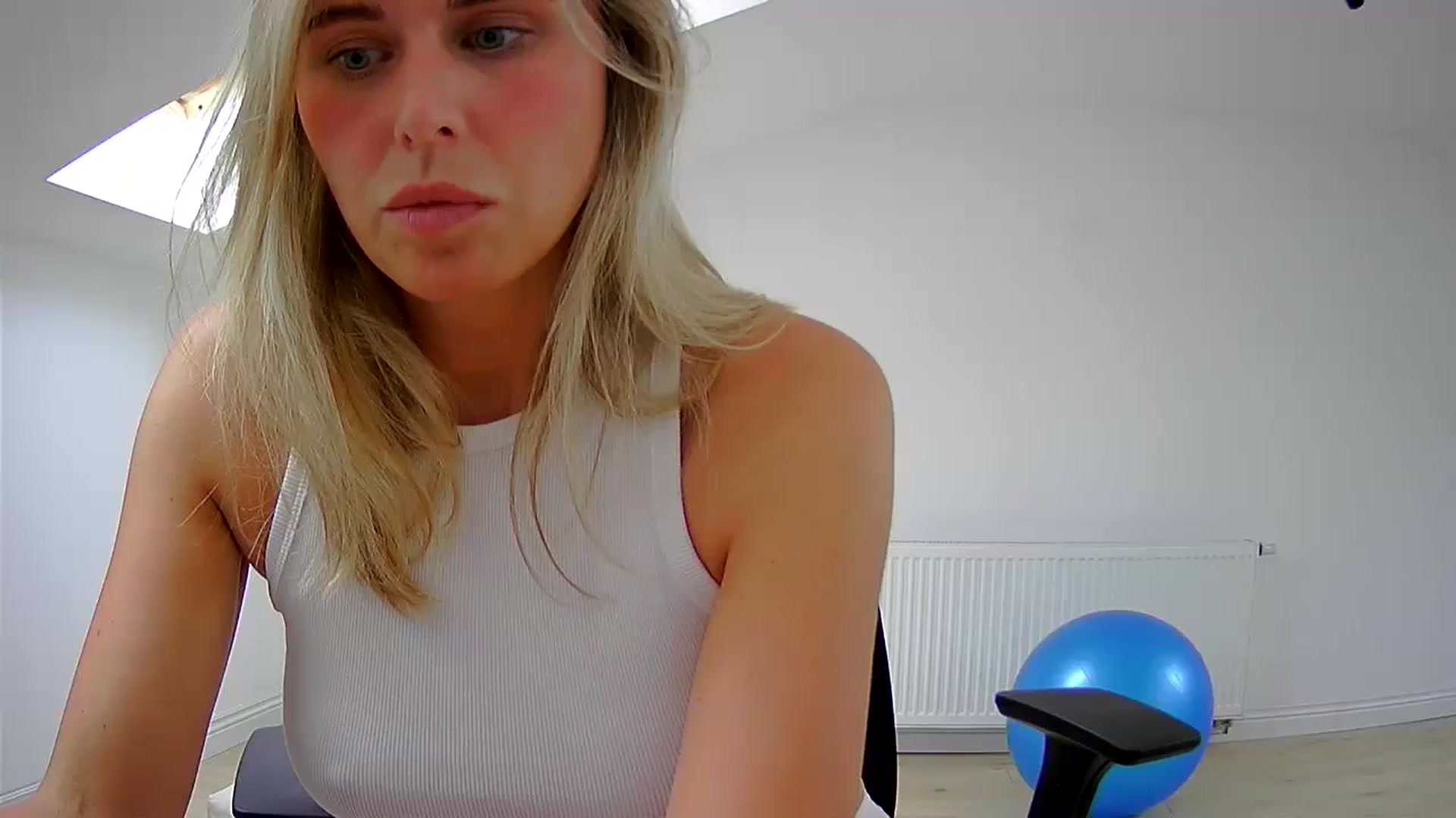 Gallery image thumbnail from xcutemicex's myfreecams stream on, 07/04/2024, 18:04 image 17 of 20