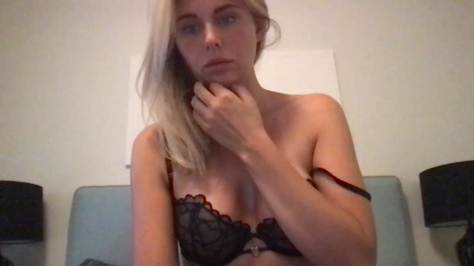 Gallery image thumbnail from xcutemicex's myfreecams stream on, 08/09/2024, 17:48 image 1 of 20