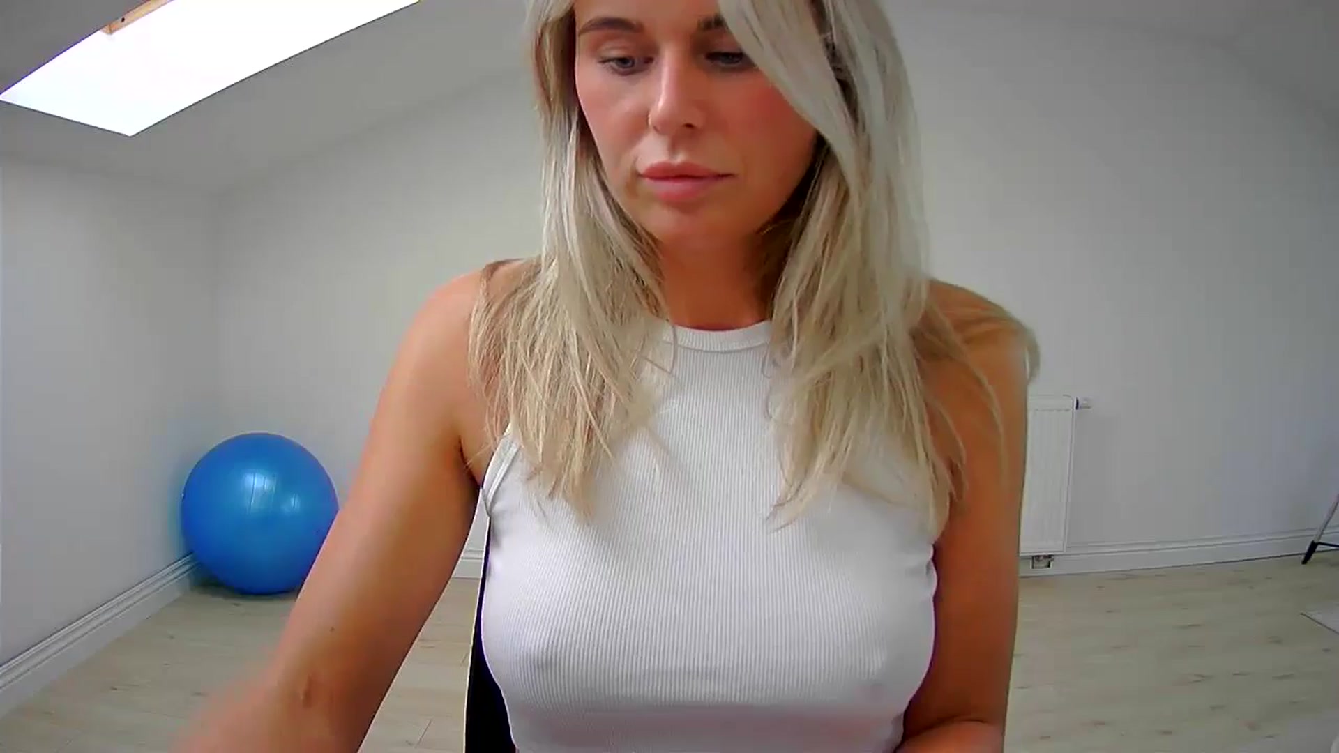 Gallery image thumbnail from xcutemicex's myfreecams stream on, 08/31/2024, 18:11 image 10 of 20