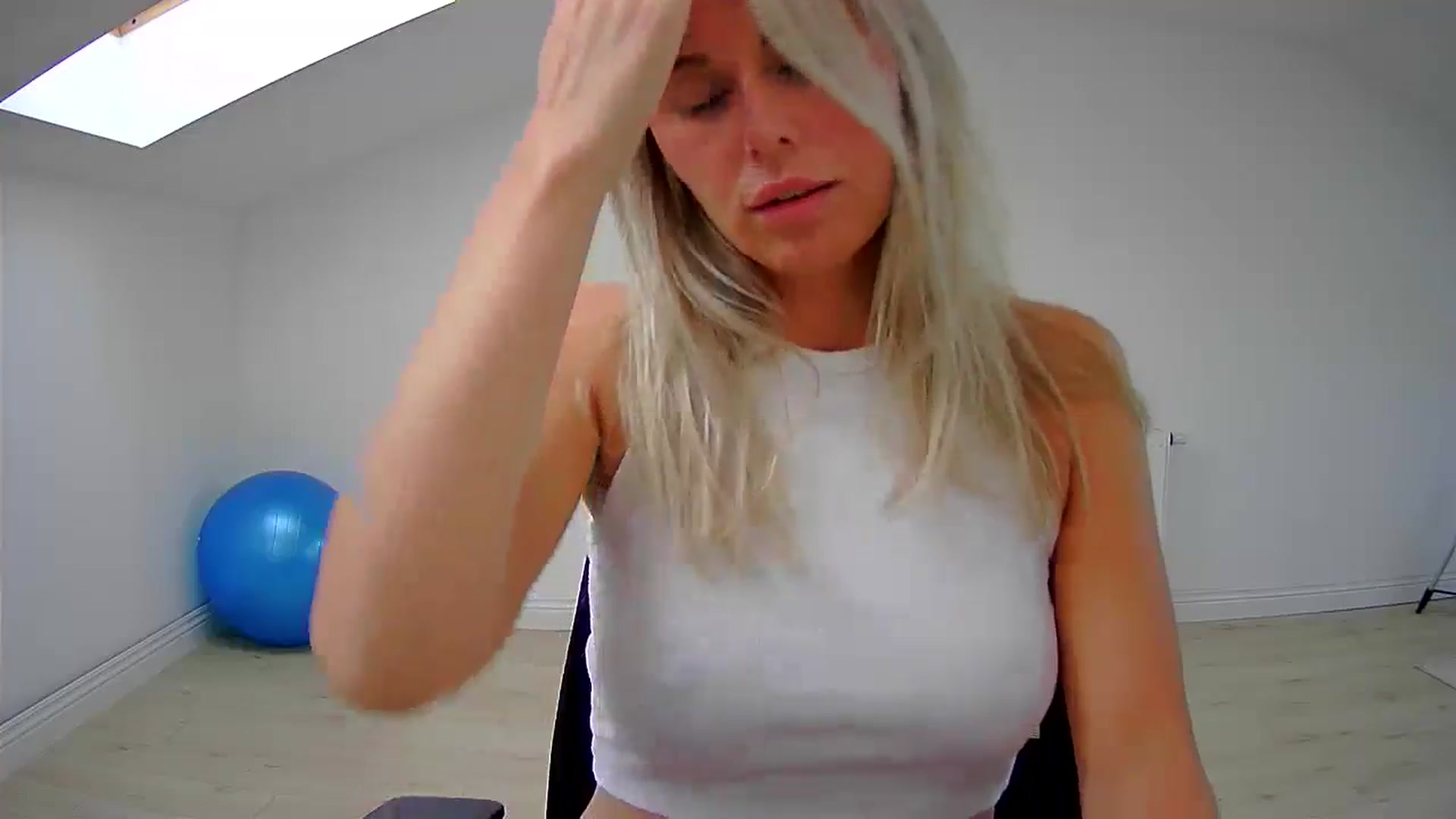 Gallery image thumbnail from xcutemicex's myfreecams stream on, 08/31/2024, 18:11 image 12 of 20