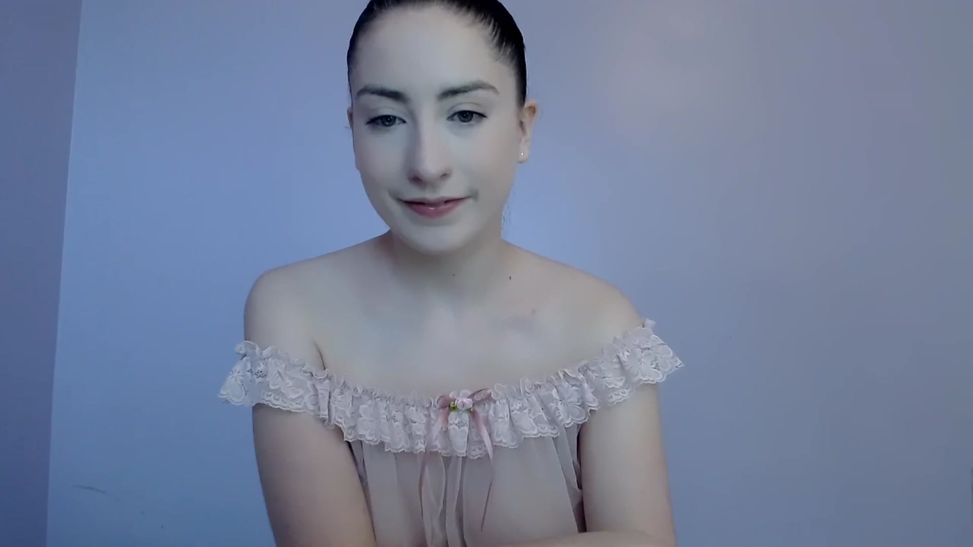 Gallery image thumbnail from xemily_alicex's myfreecams stream on, 11/13/2024, 19:35 image 17 of 20