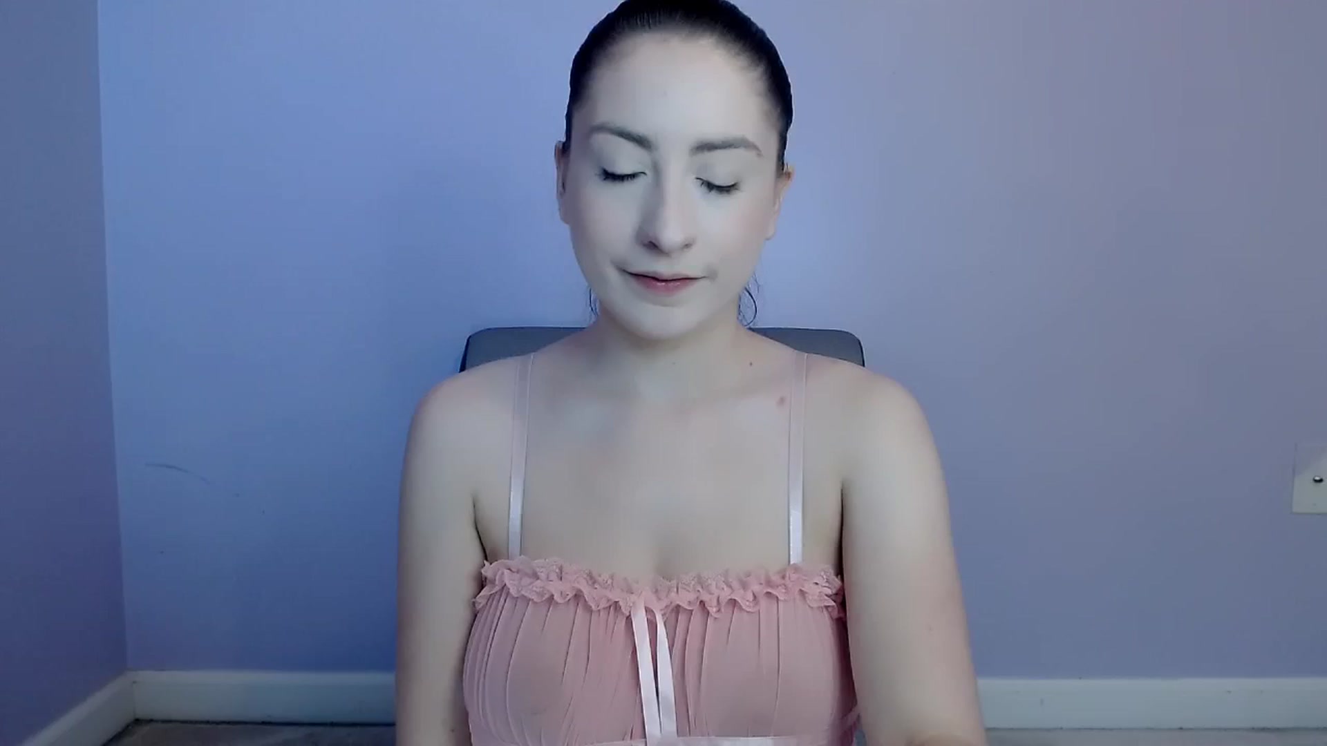 Gallery image thumbnail from xemily_alicex's myfreecams stream on, 11/16/2024, 19:34 image 3 of 20