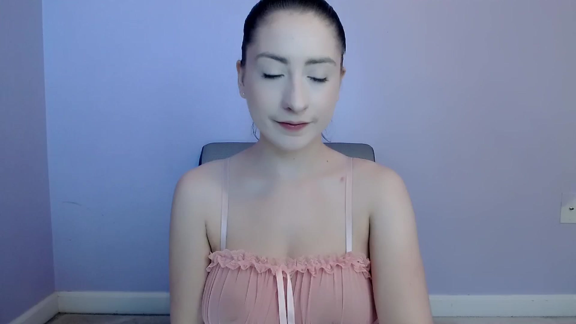 Gallery image thumbnail from xemily_alicex's myfreecams stream on, 11/16/2024, 19:34 image 4 of 20