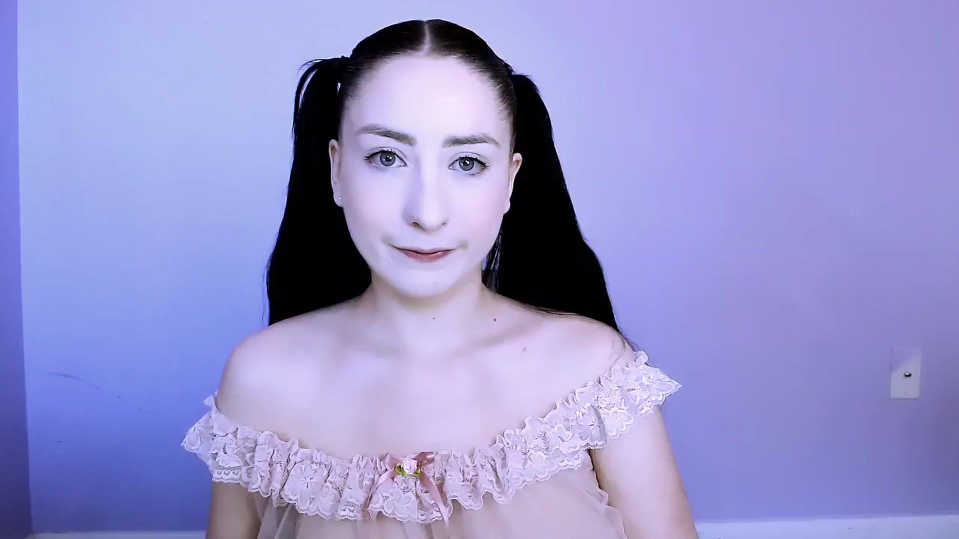 Gallery image thumbnail from xemily_alicex's myfreecams stream on, 12/03/2024, 17:25 image 13 of 20
