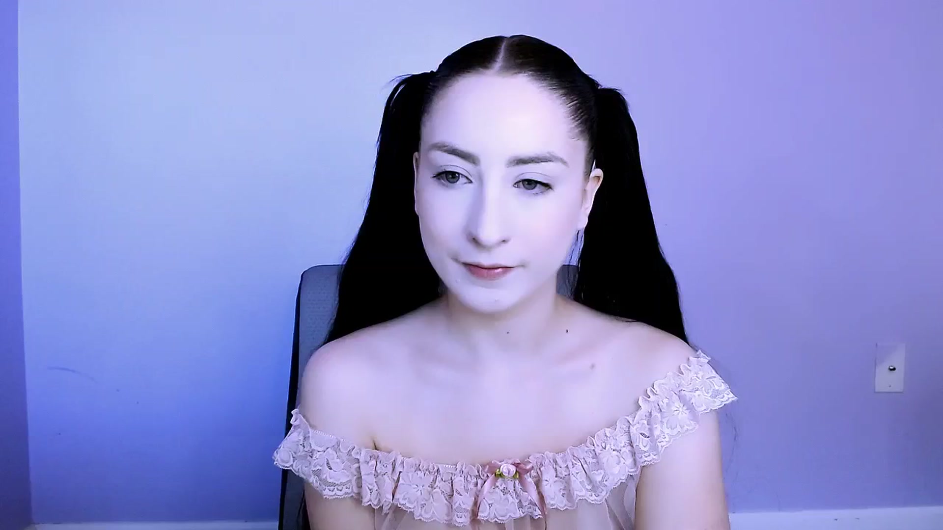 Gallery image thumbnail from xemily_alicex's myfreecams stream on, 12/03/2024, 17:25 image 10 of 20
