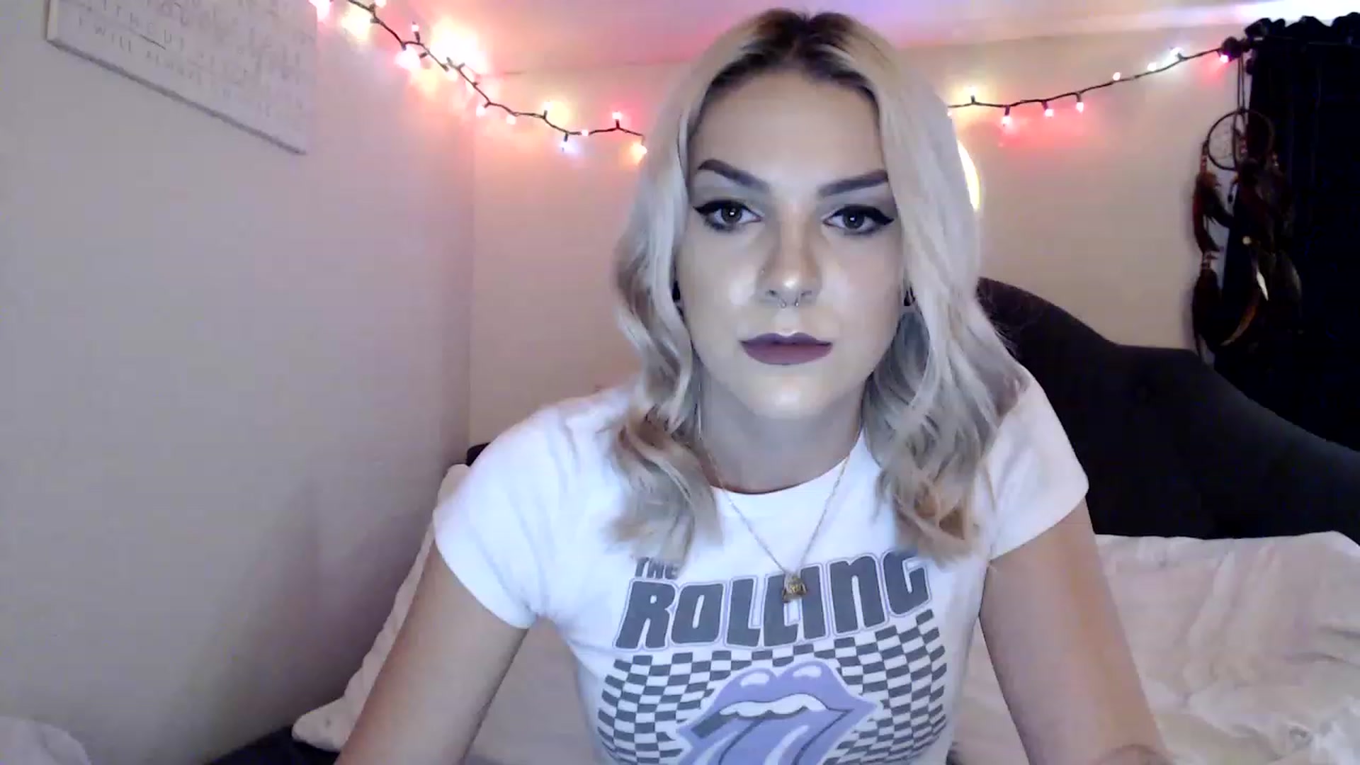 Gallery image thumbnail from xghostgirlx's myfreecams stream on, 06/15/2023, 19:25 image 1 of 20