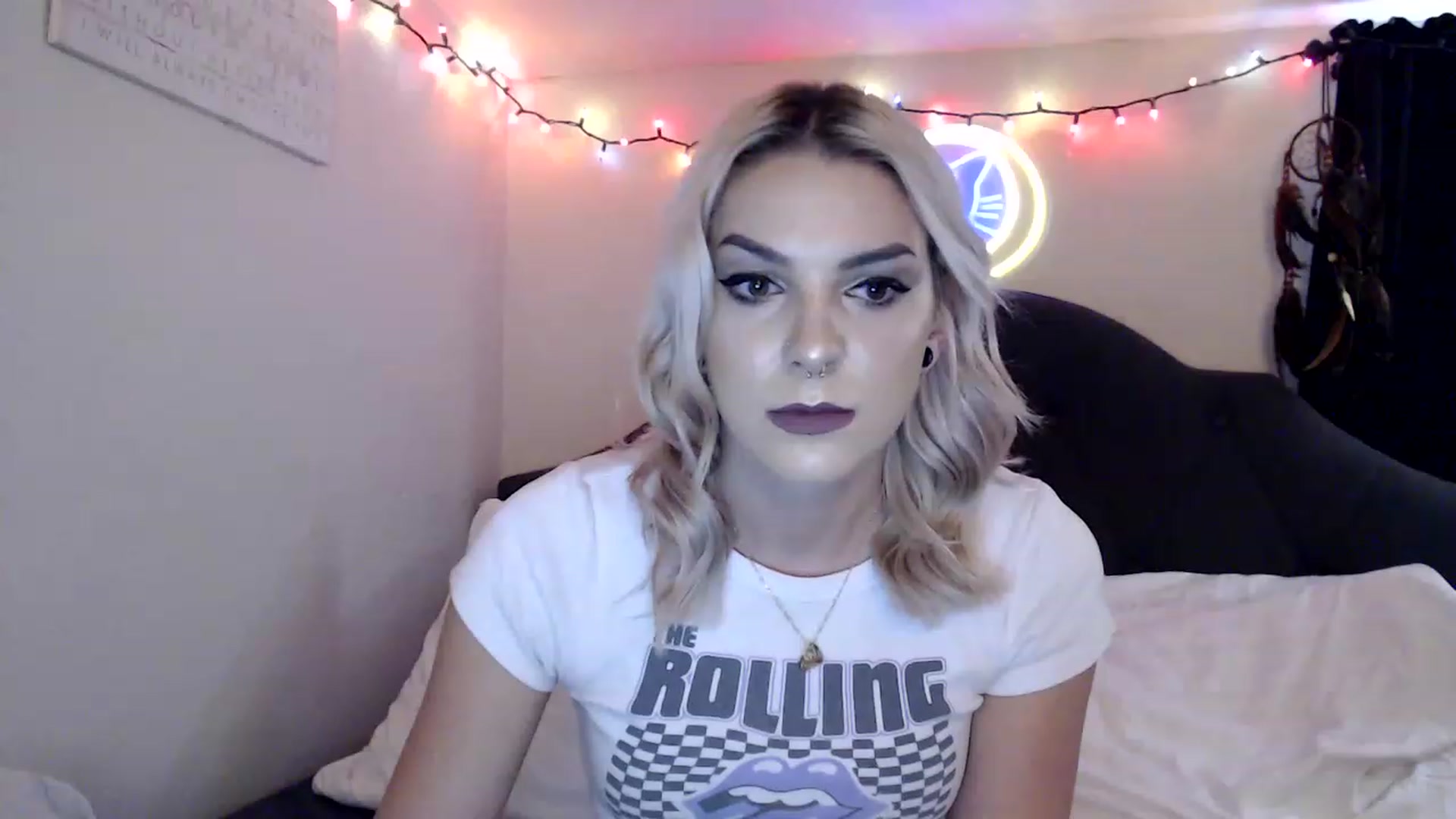Gallery image thumbnail from xghostgirlx's myfreecams stream on, 06/15/2023, 19:25 image 19 of 20