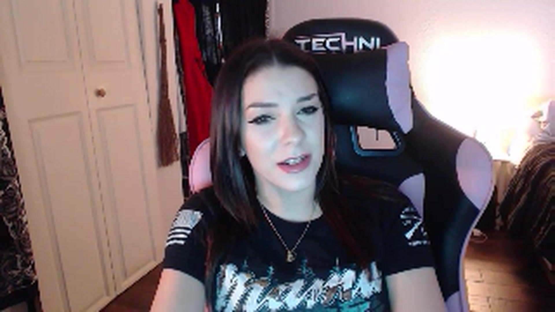 Gallery image thumbnail from xhazelbasilx's myfreecams stream on, 10/29/2024, 21:17 image 13 of 20
