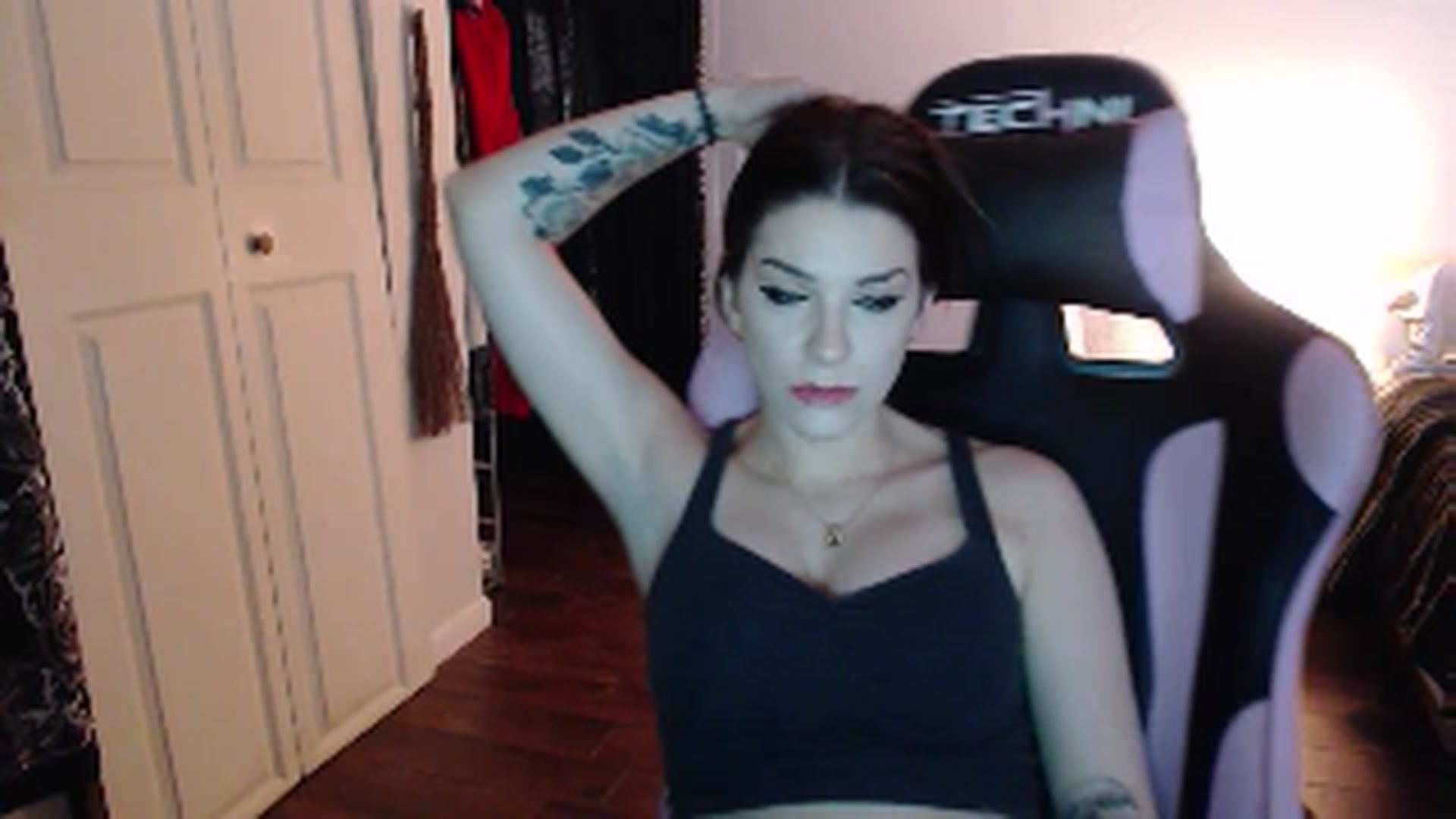 Gallery image thumbnail from xhazelbasilx's myfreecams stream on, 10/29/2024, 22:08 image 1 of 20