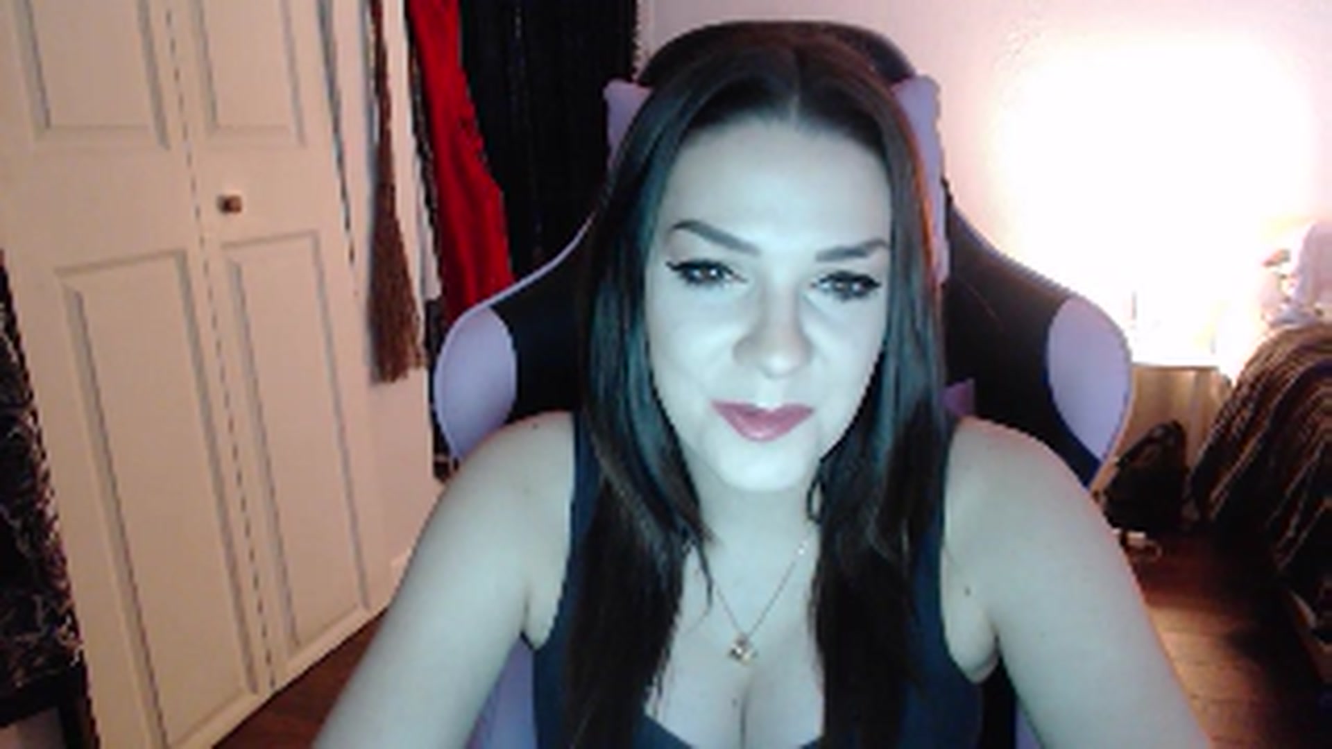 Gallery image thumbnail from xhazelbasilx's myfreecams stream on, 10/29/2024, 22:08 image 14 of 20