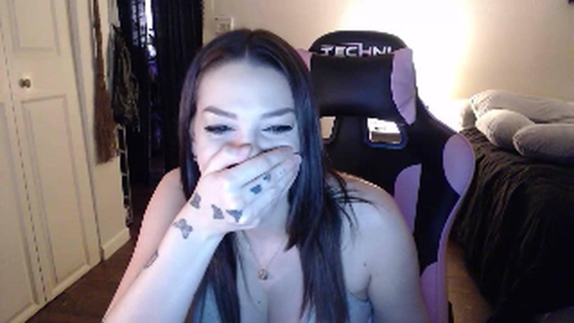 Gallery image thumbnail from xhazelbasilx's myfreecams stream on, 12/05/2024, 21:17 image 17 of 20