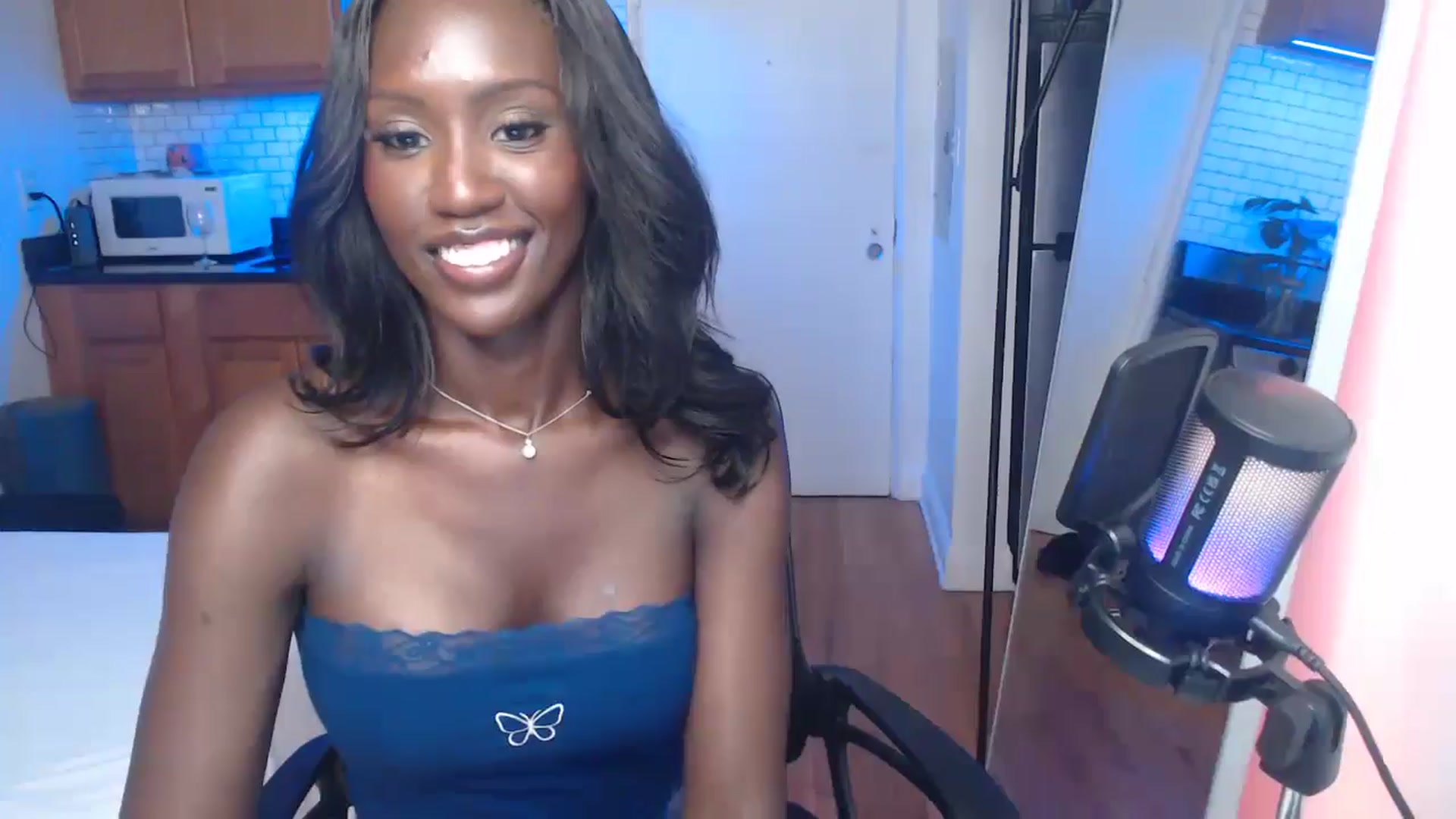 Gallery image thumbnail from xia_wrld's myfreecams stream on, 07/31/2024, 04:14 image 4 of 20