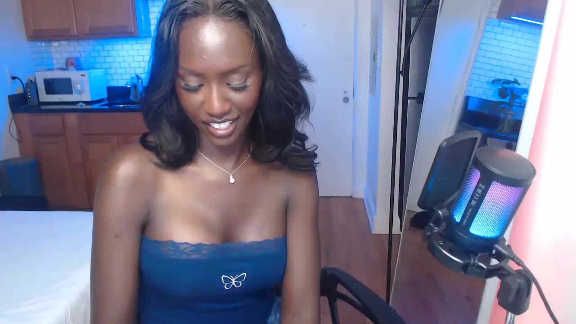 Gallery image thumbnail from xia_wrld's myfreecams stream on, 07/31/2024, 04:14 image 6 of 20