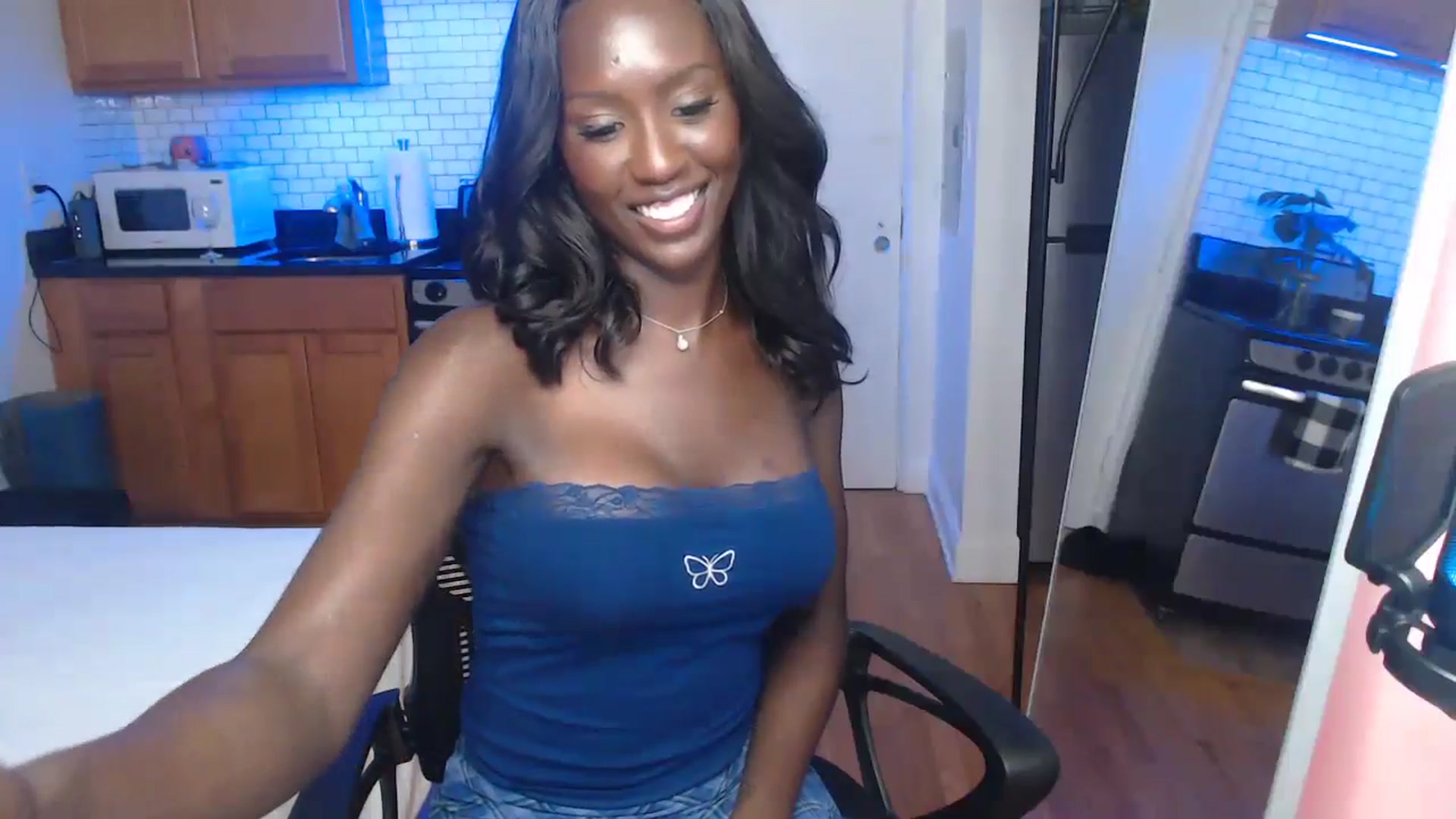 Gallery image thumbnail from xia_wrld's myfreecams stream on, 07/31/2024, 05:07 image 16 of 20