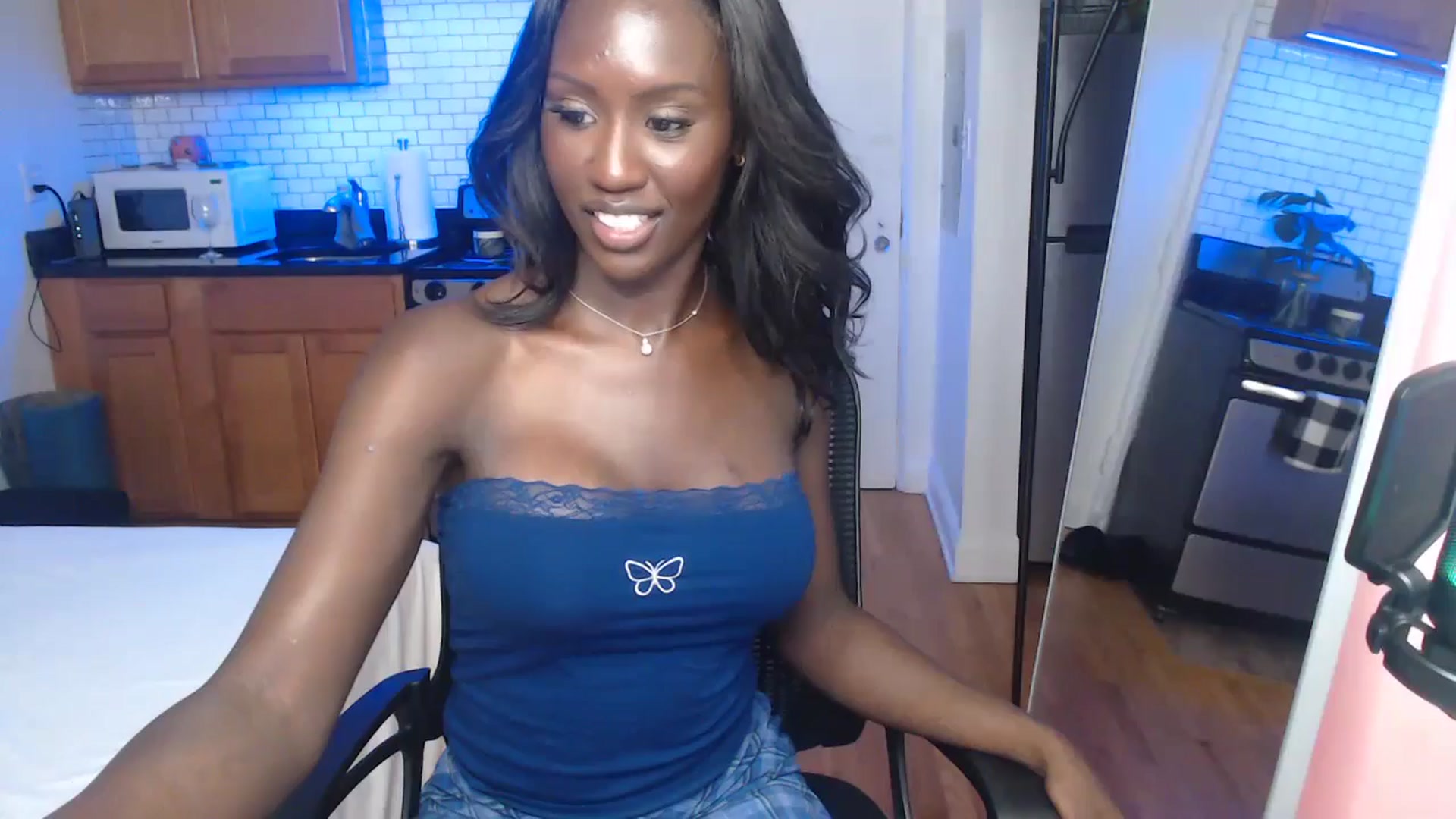 Gallery image thumbnail from xia_wrld's myfreecams stream on, 07/31/2024, 05:07 image 14 of 20