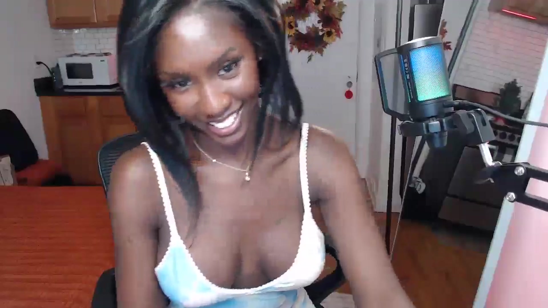 Gallery image thumbnail from xia_wrld's myfreecams stream on, 12/16/2024, 05:25 image 19 of 20