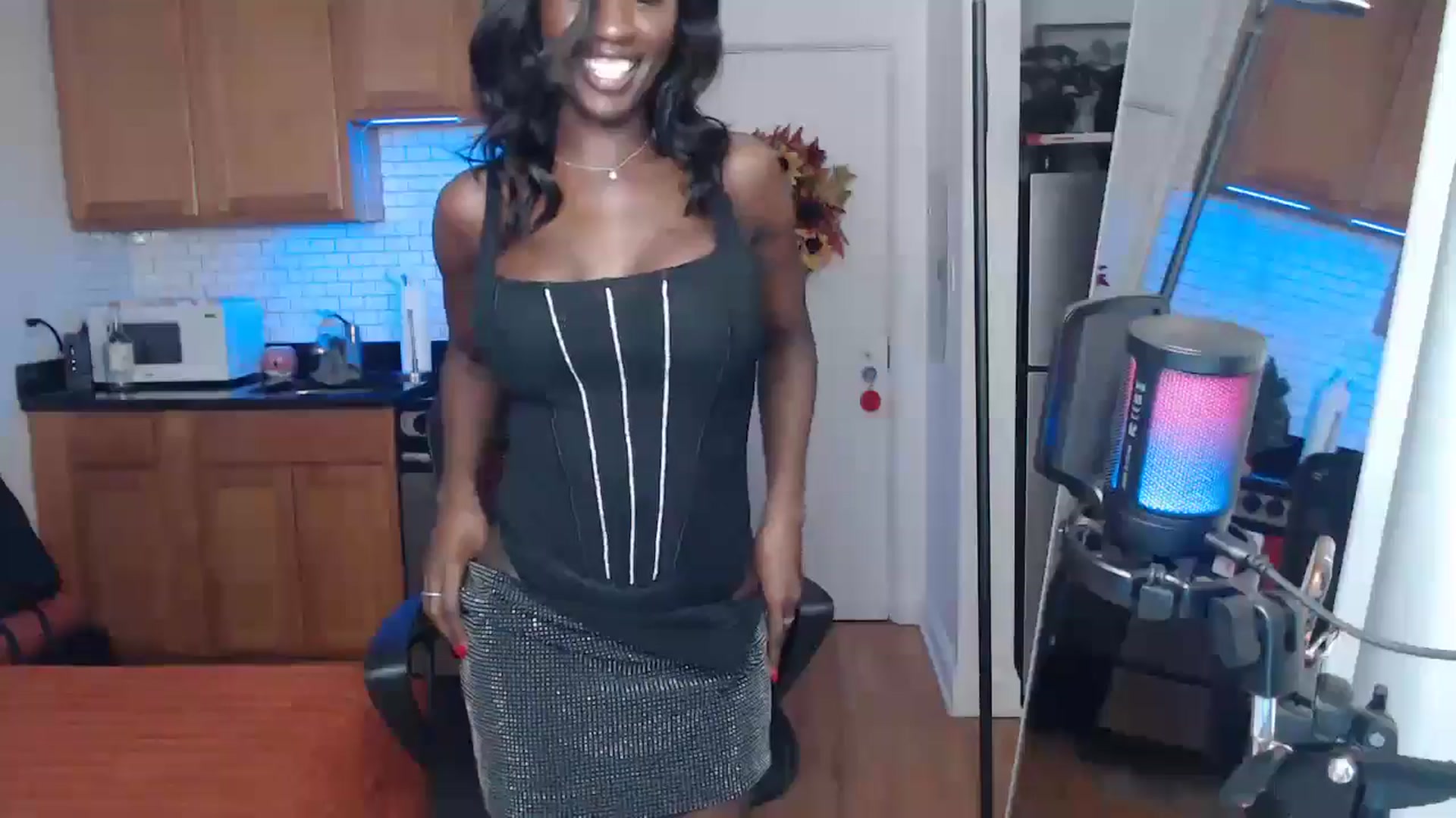 Gallery image thumbnail from xia_wrld's myfreecams stream on, 12/18/2024, 07:07 image 6 of 20